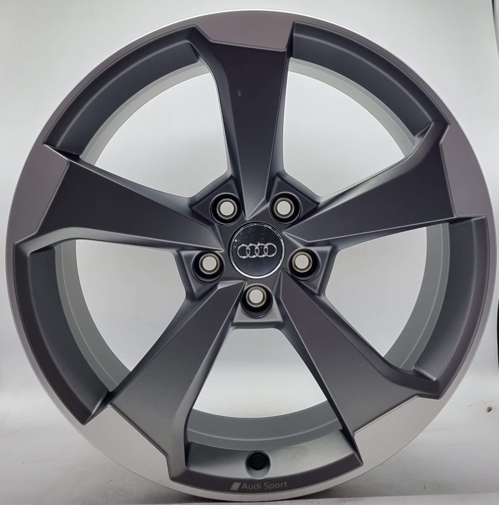 Audi A6 A4 ALL ROAD 8W0601025CG 19"