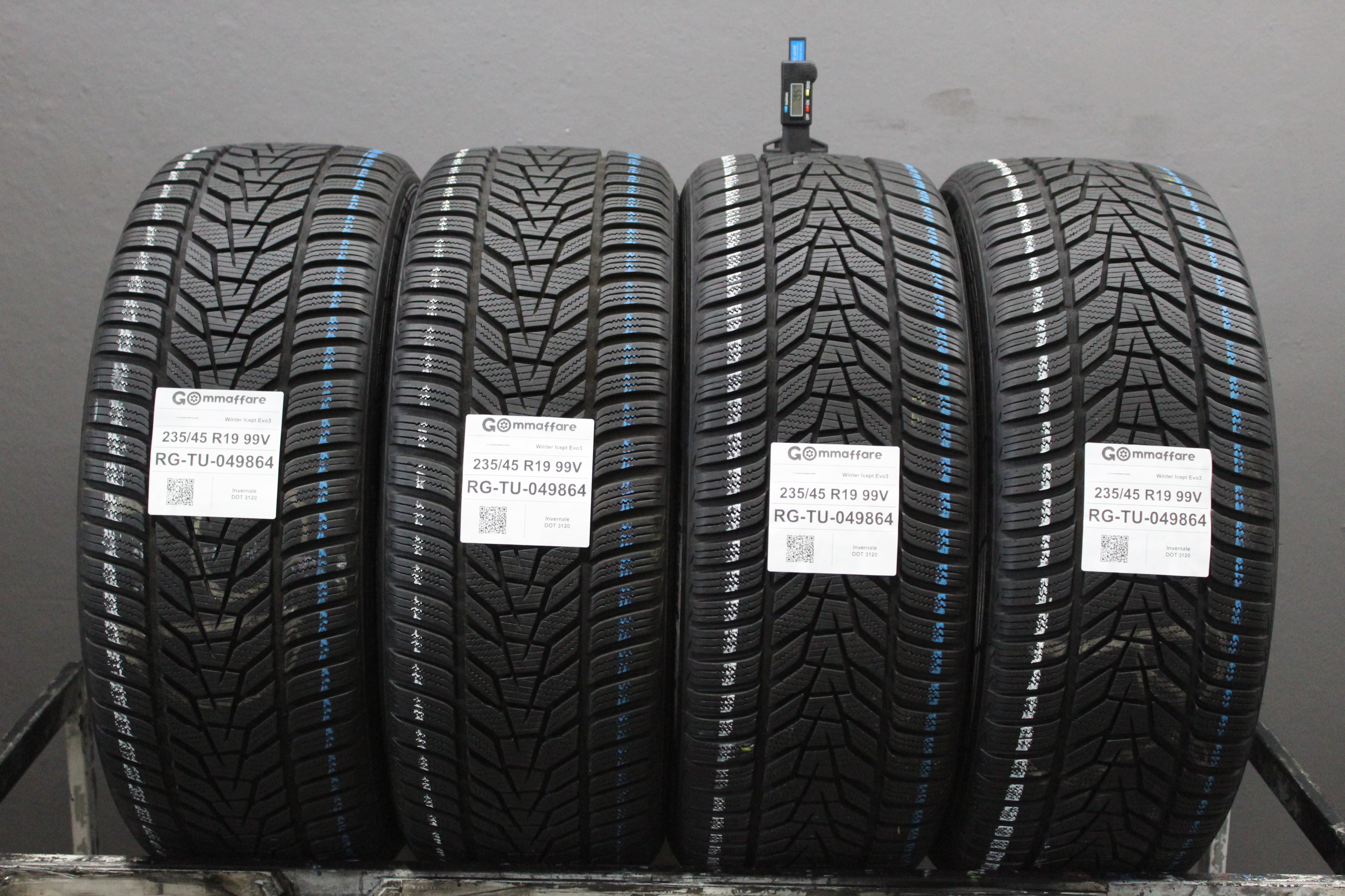 Hankook Winter Icept Evo3 235/45 R19