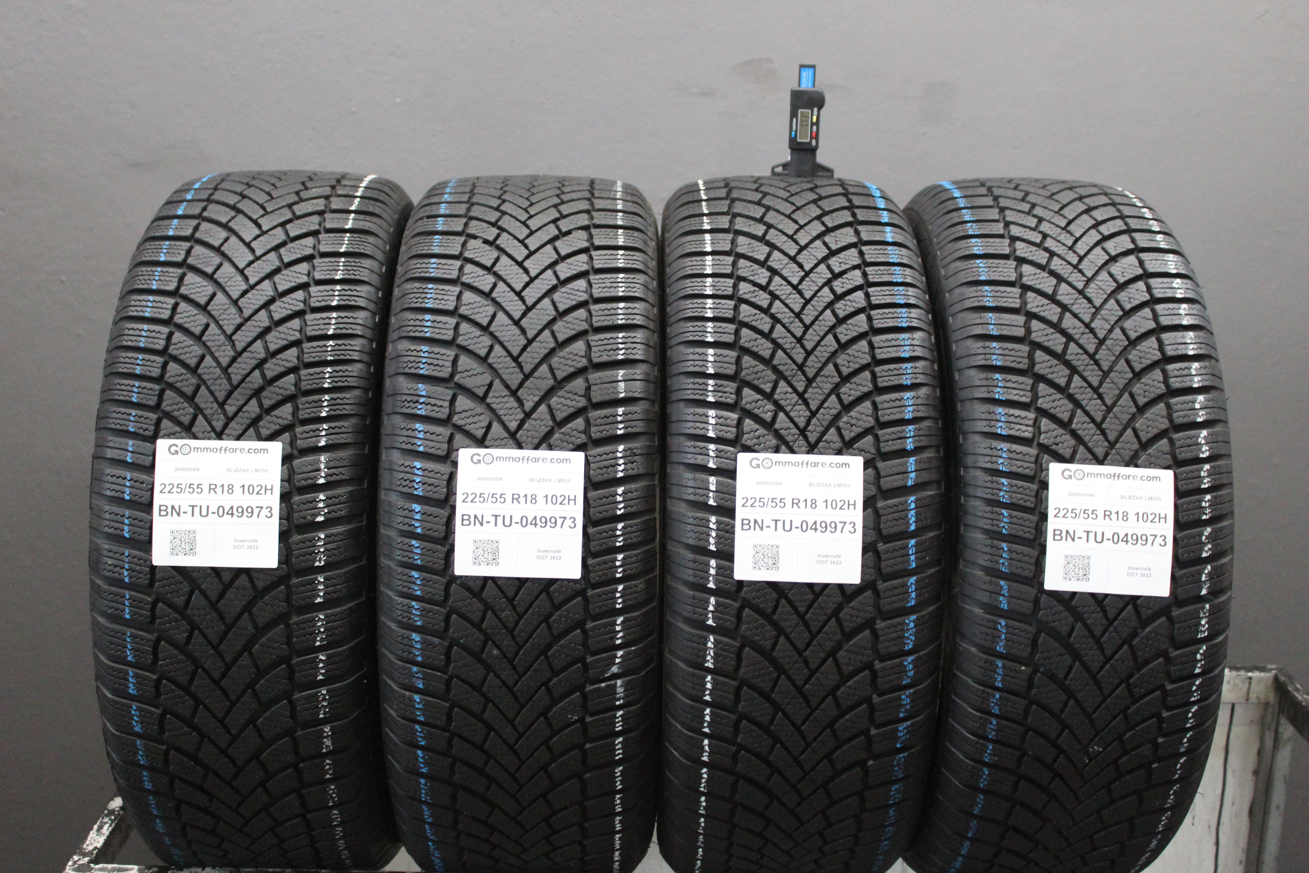 Bridgestone BLIZZAK LM005 225/55 R18
