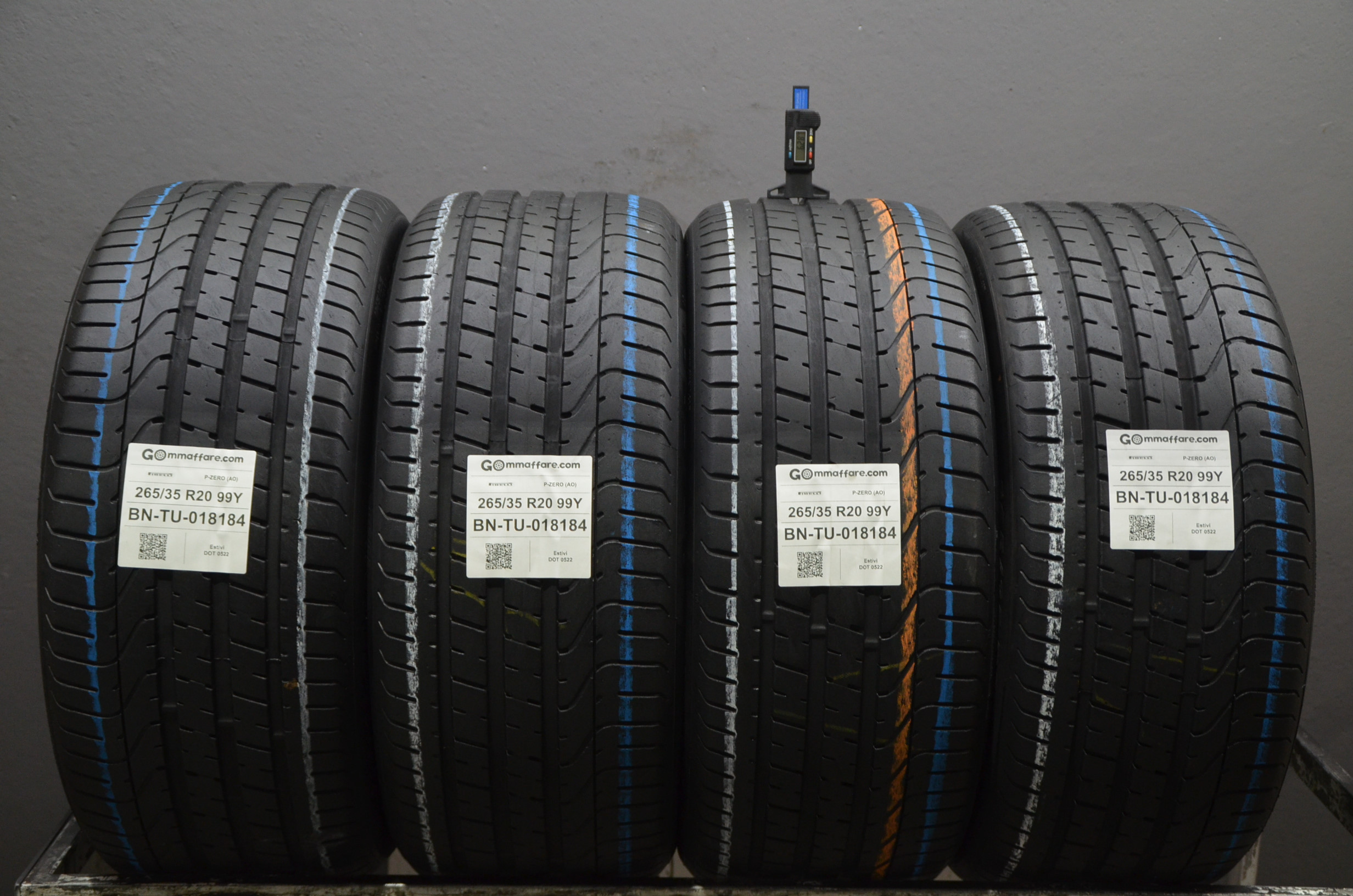 Pirelli P-ZERO (AO) 265/35 R20