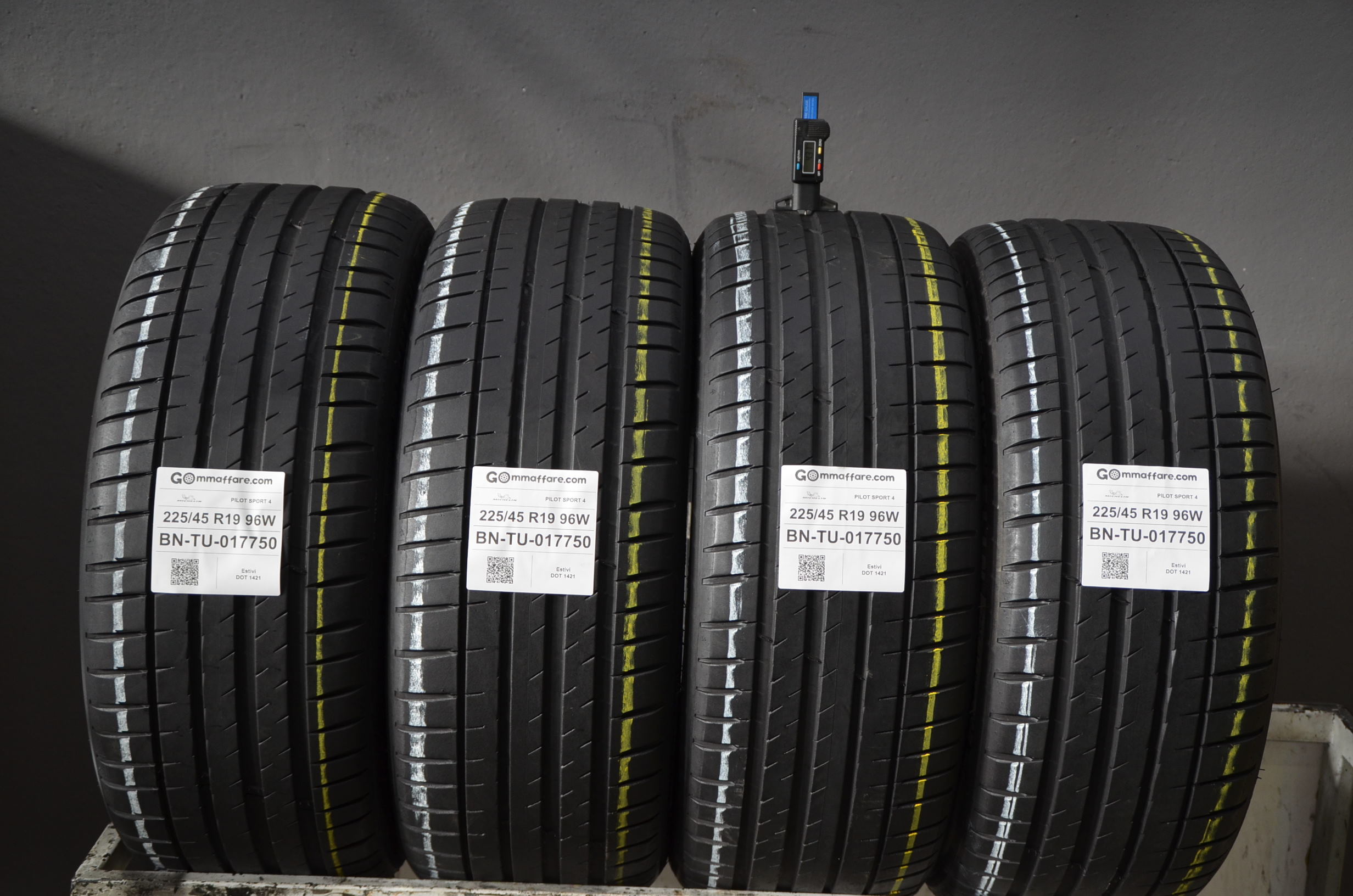 Michelin PILOT SPORT 4 225/45 R19