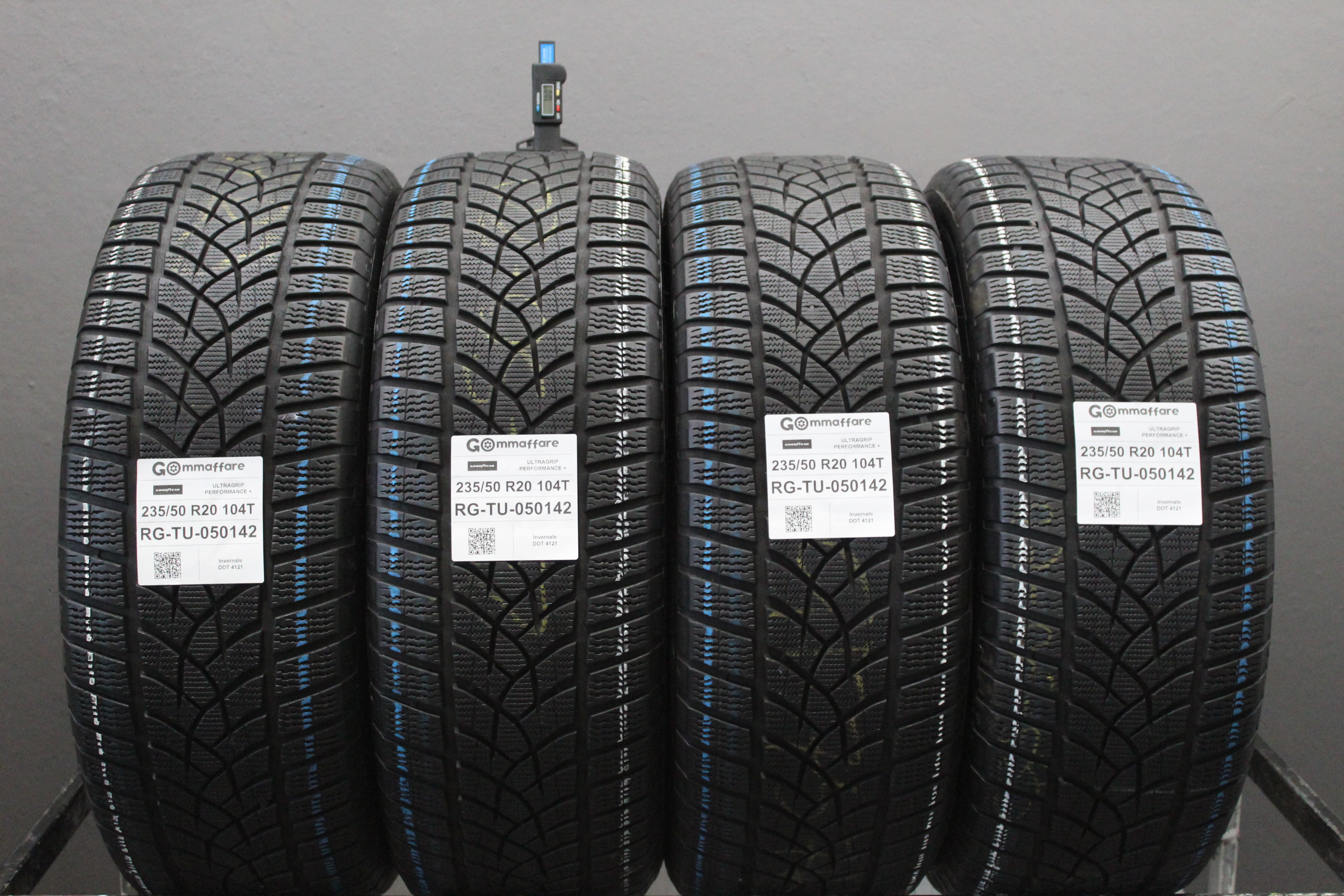Goodyear ULTRAGRIP PERFORMANCE + 235/50 R20