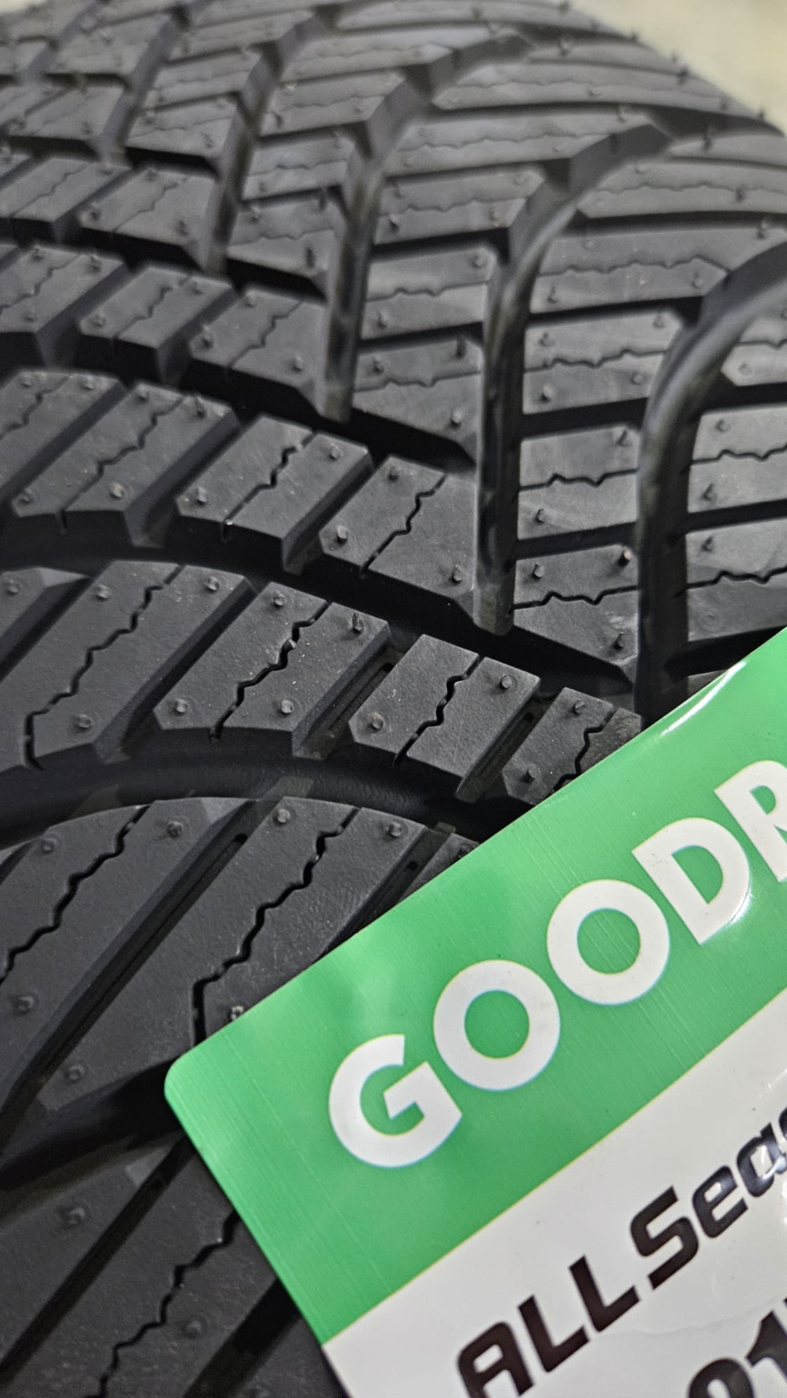 Goodride ALLSEASON Z-401 215/65 R15
