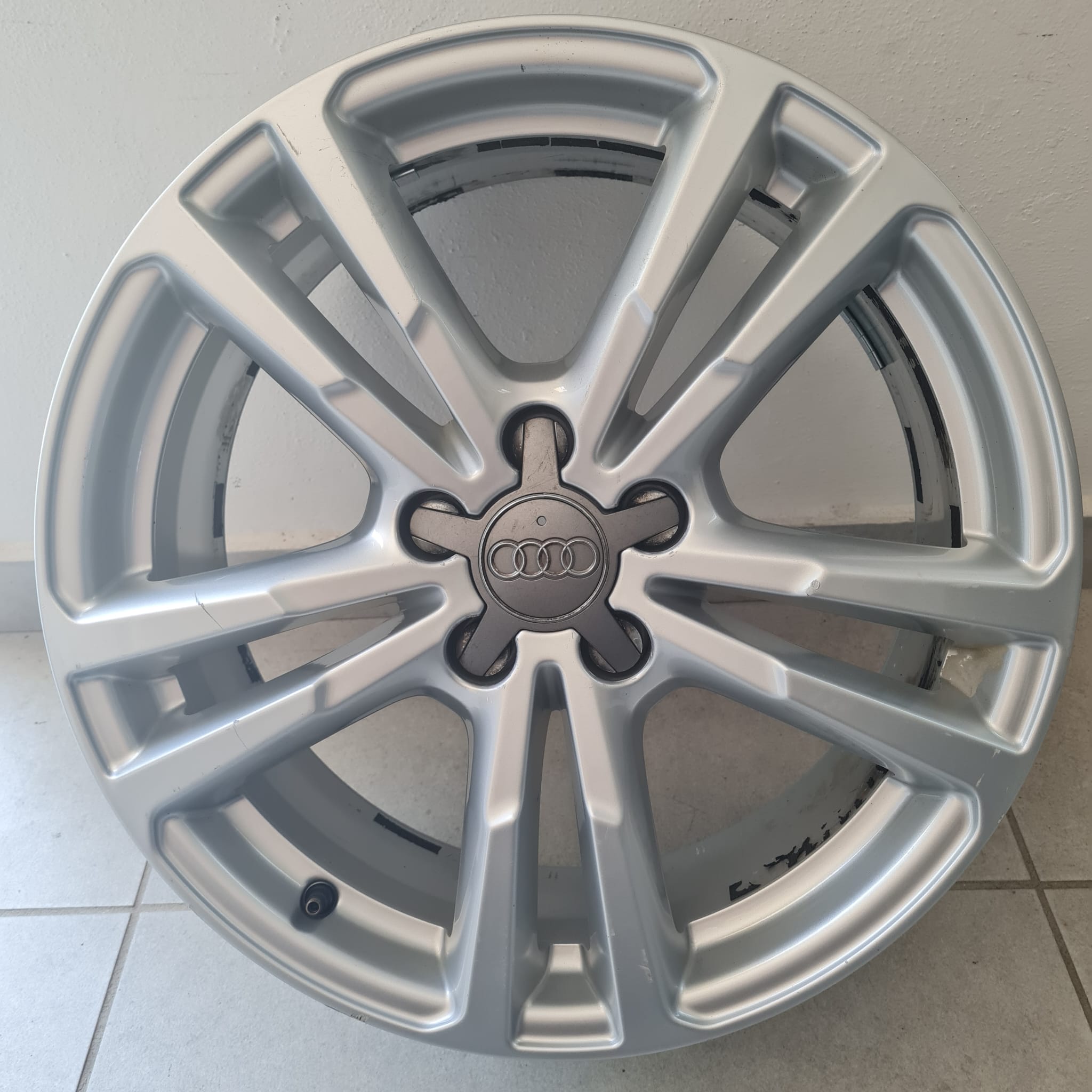 Audi A3 S-LINE  8U0601025AJ 18"