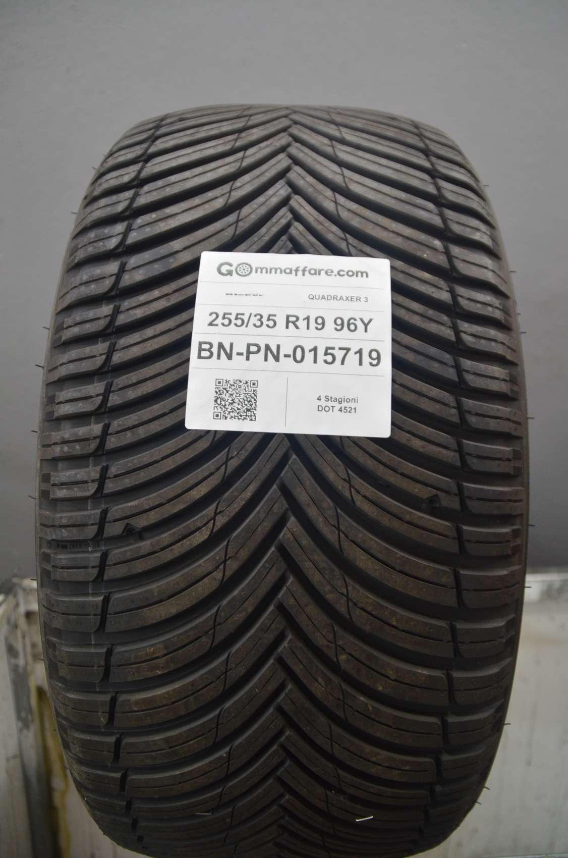 Kleber QUADRAXER 3 255/35 R19