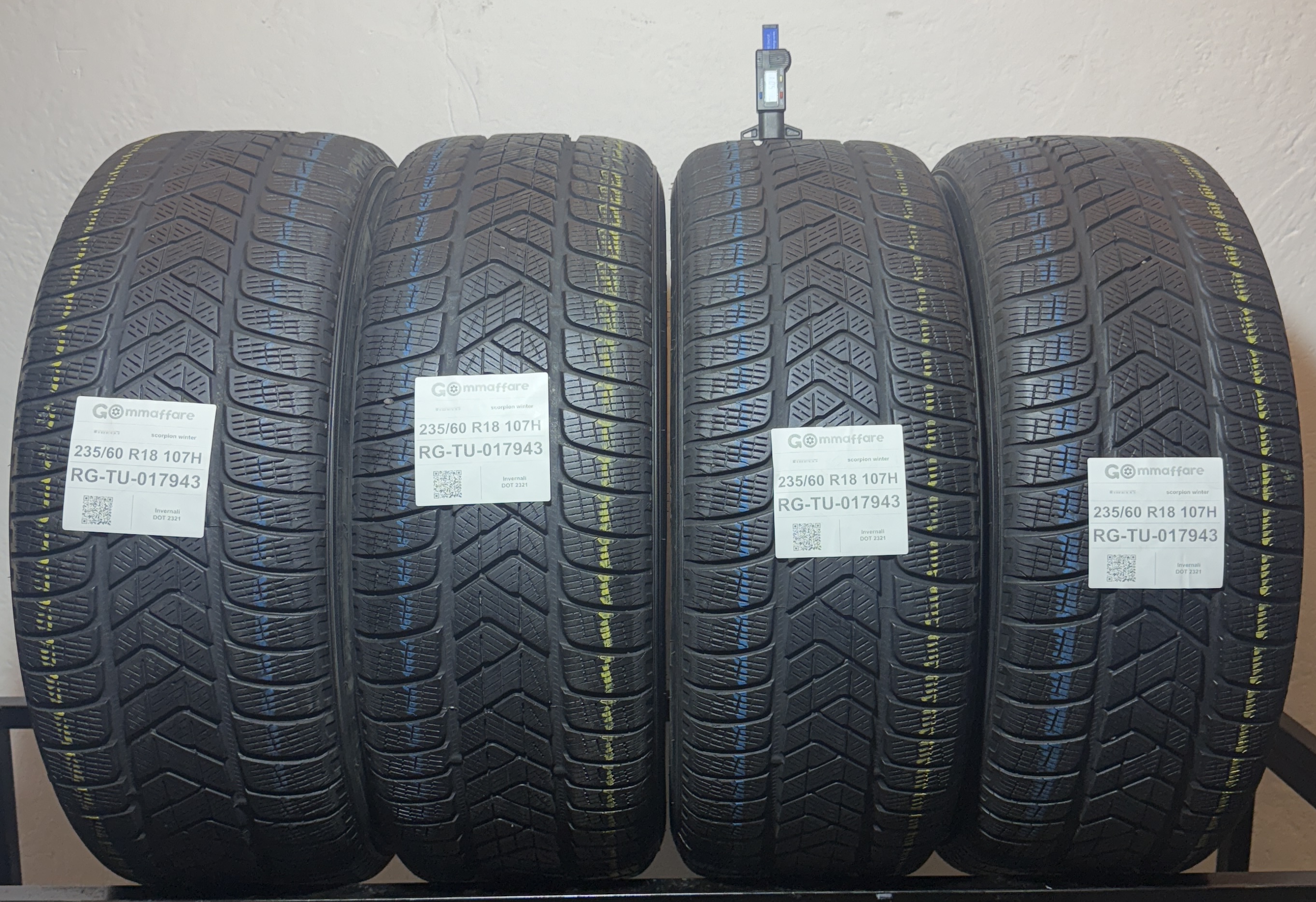 Pirelli scorpion winter 235/60 R18