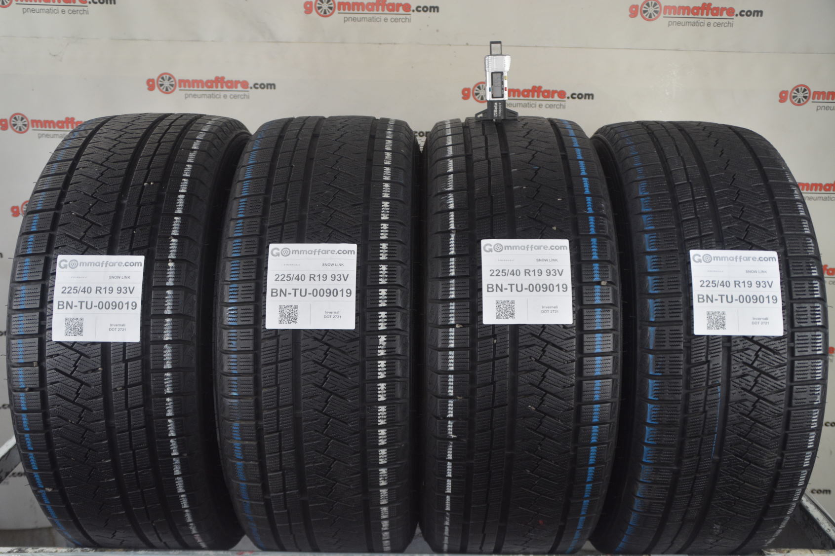 Triangle SNOW LINK 225/40 R19