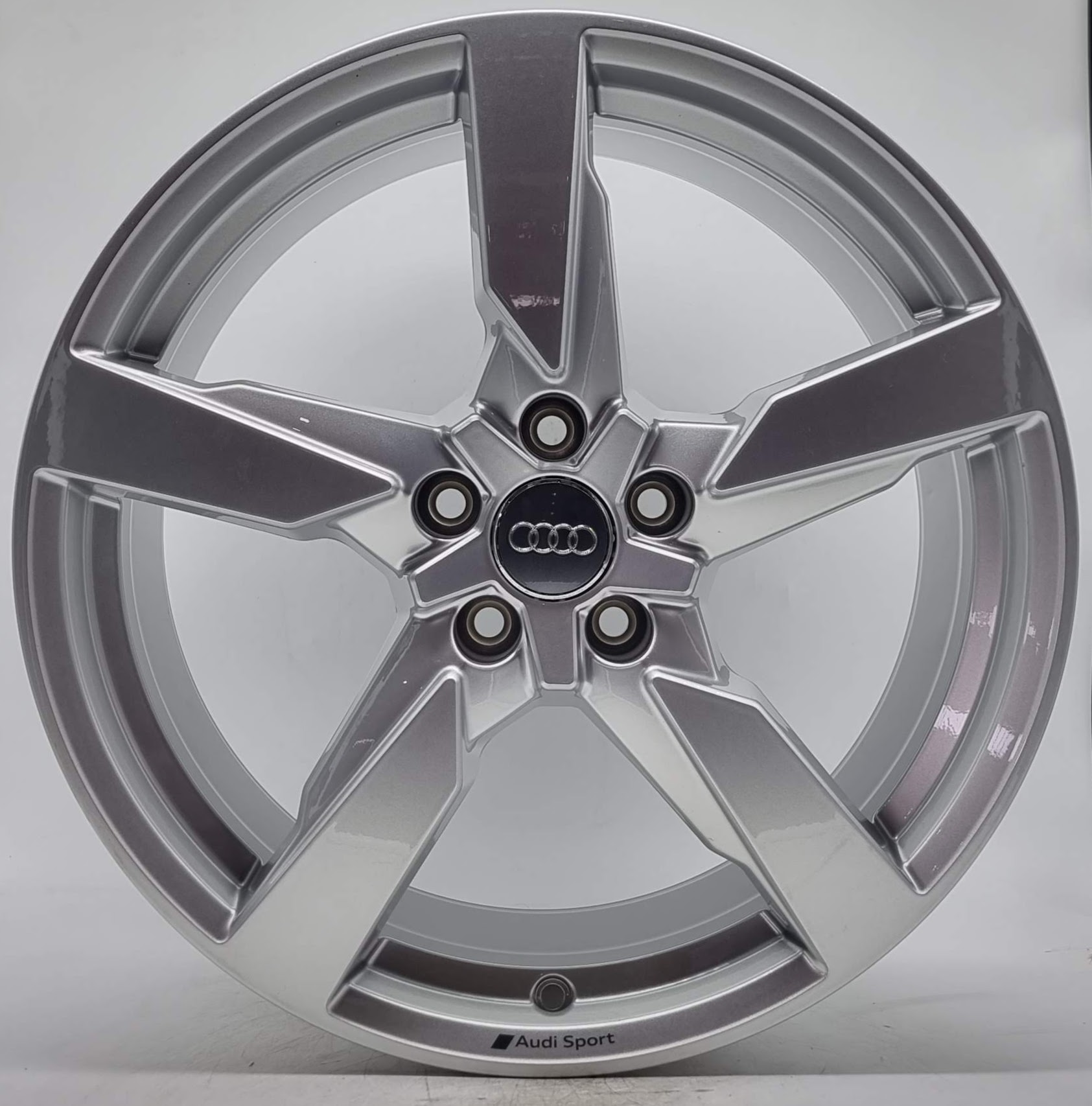 Audi S6 TT 8S0601025BH