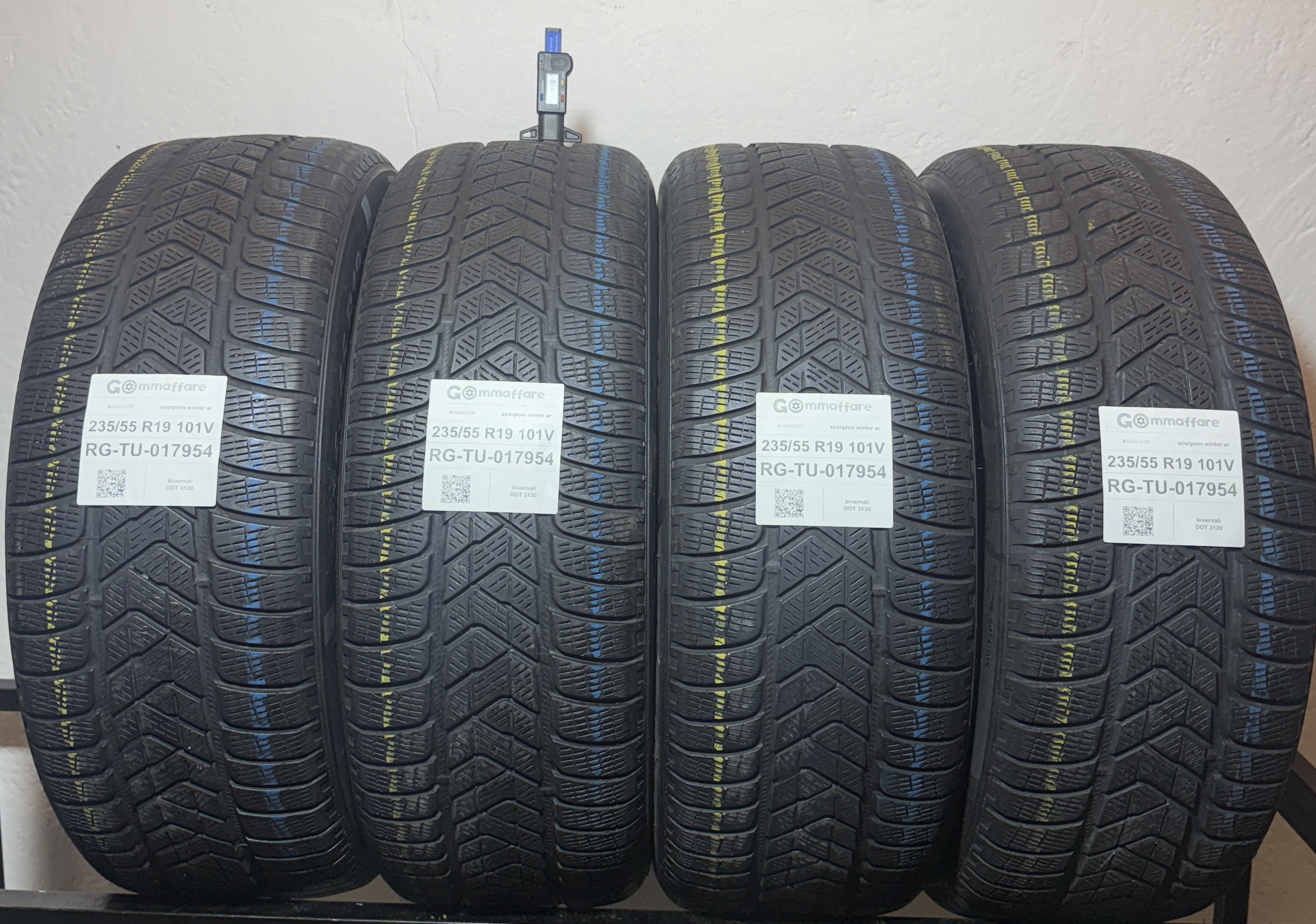 Pirelli scorpion winter ar 235/55 R19