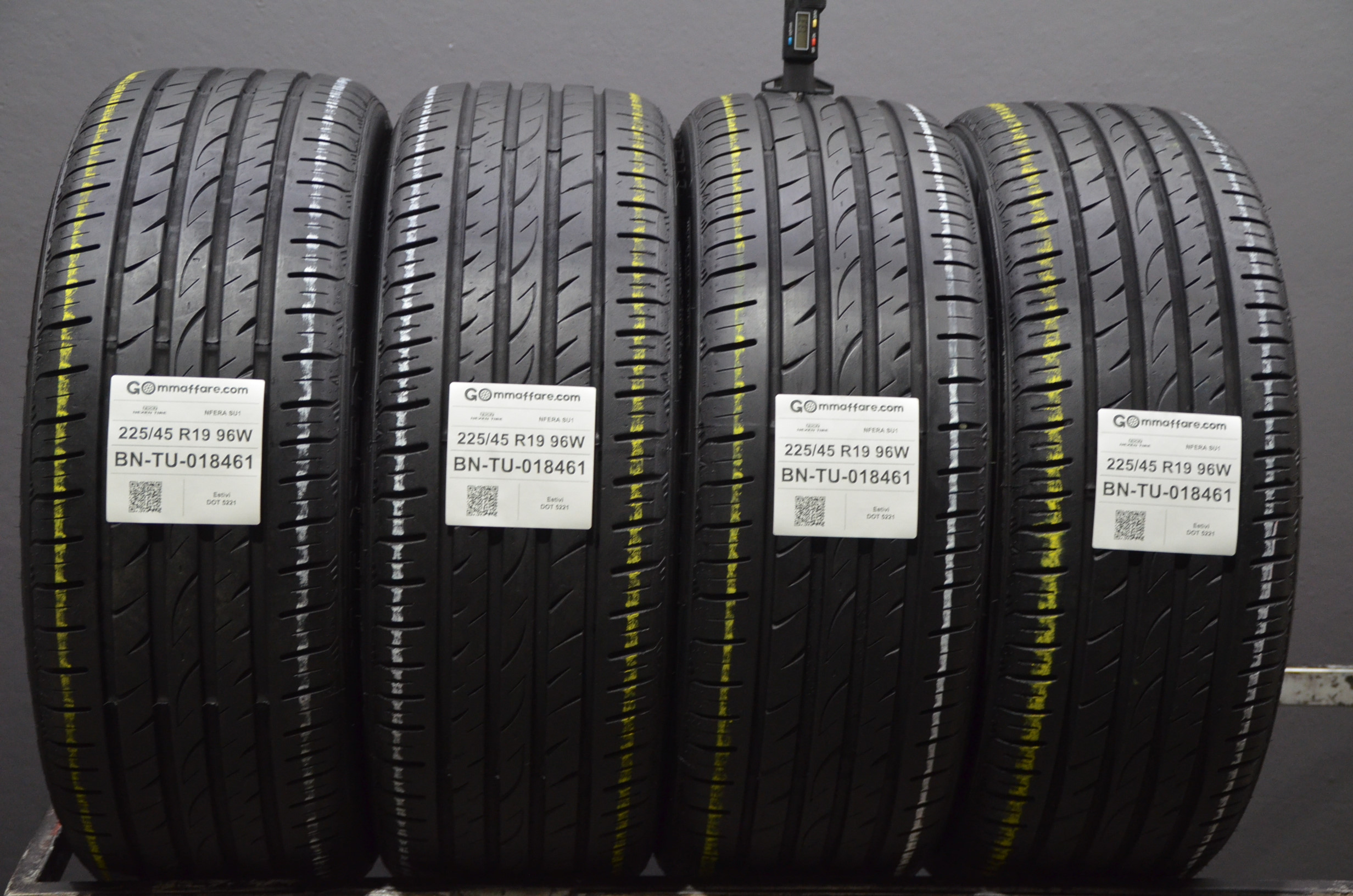 Nexen Tire NFERA SU1 225/45 R19