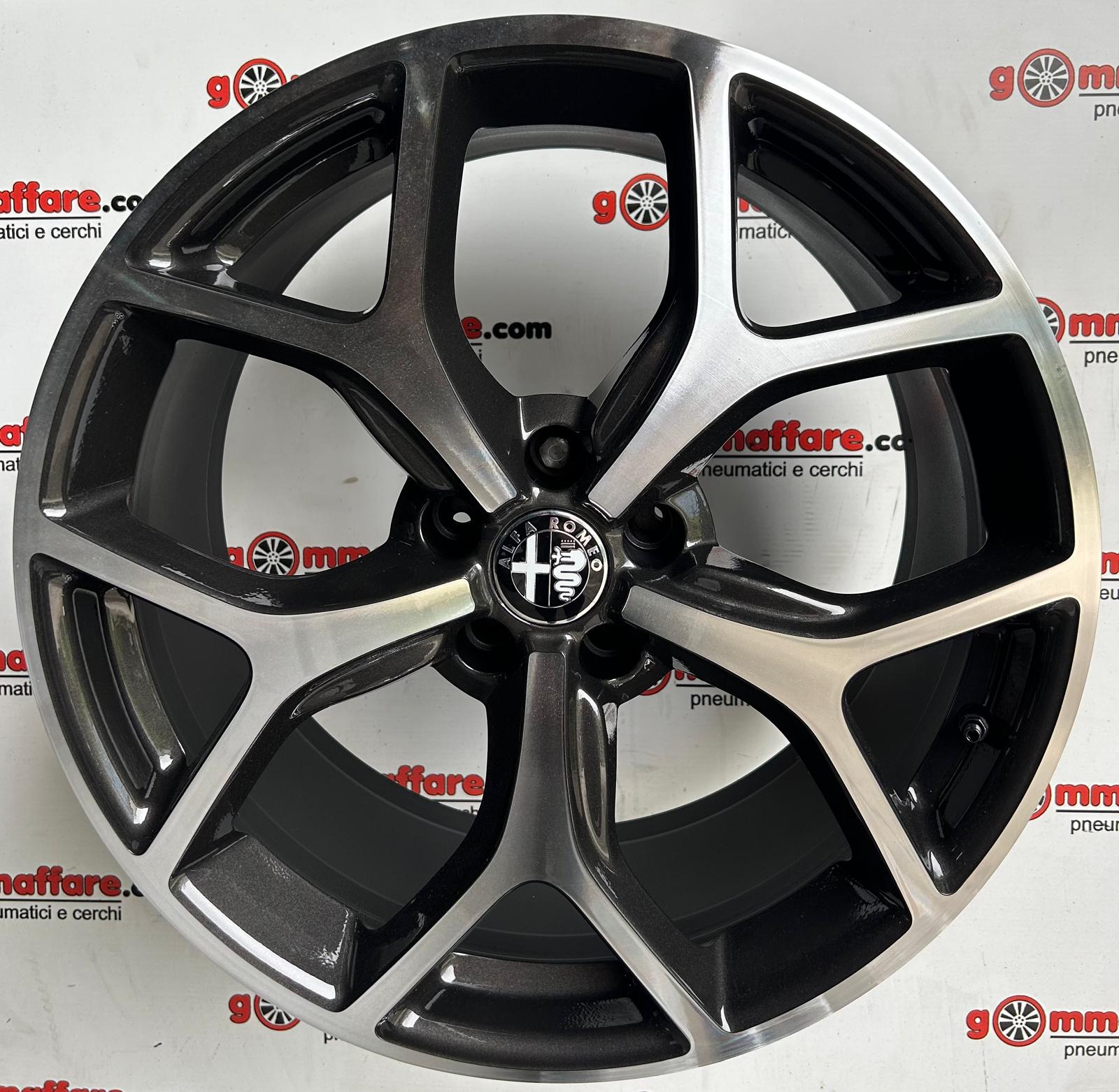 Alfa Romeo Giulia TROFEO Differenziato 19"
