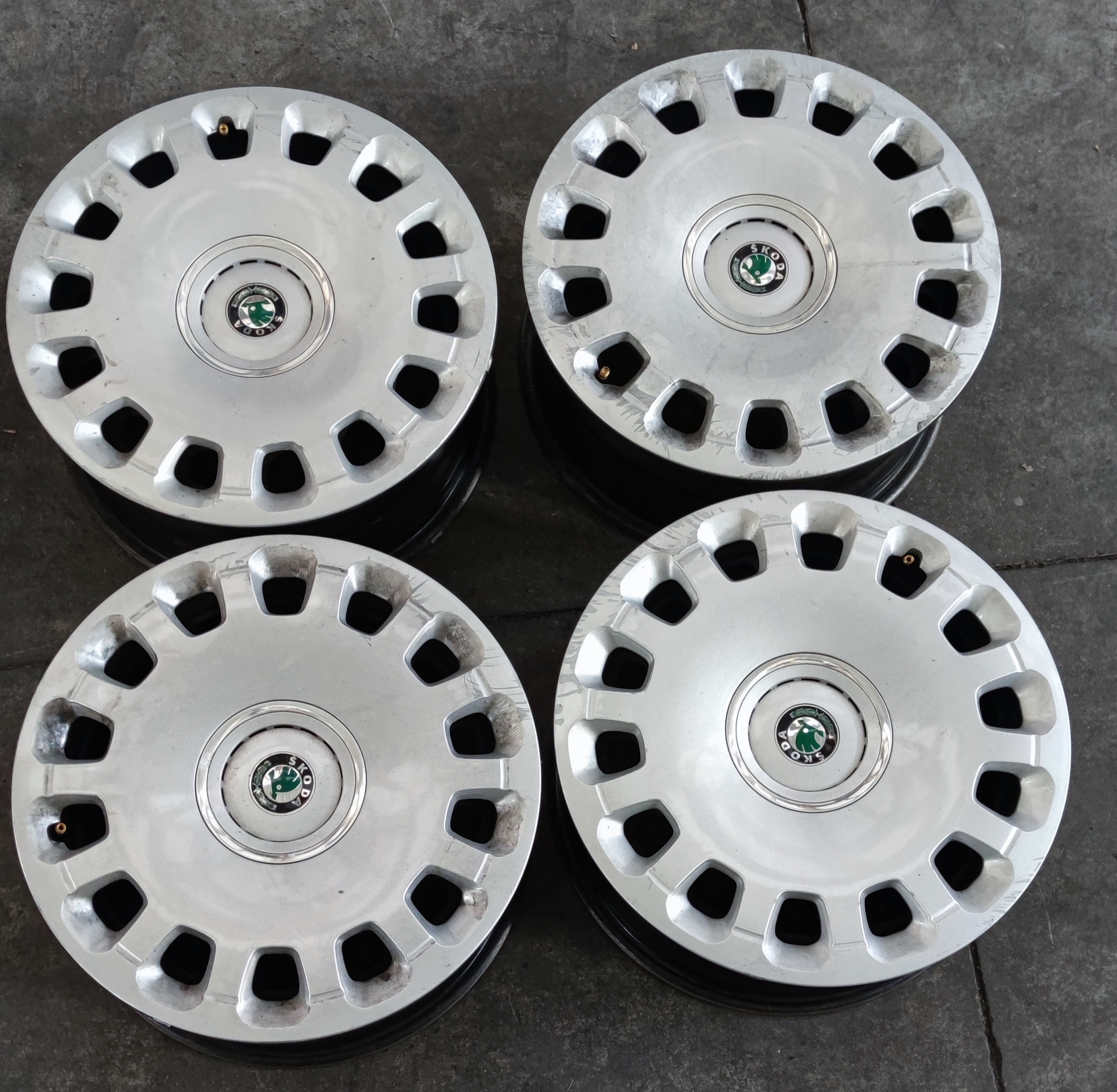 Skoda Octavia - VW passat 16"