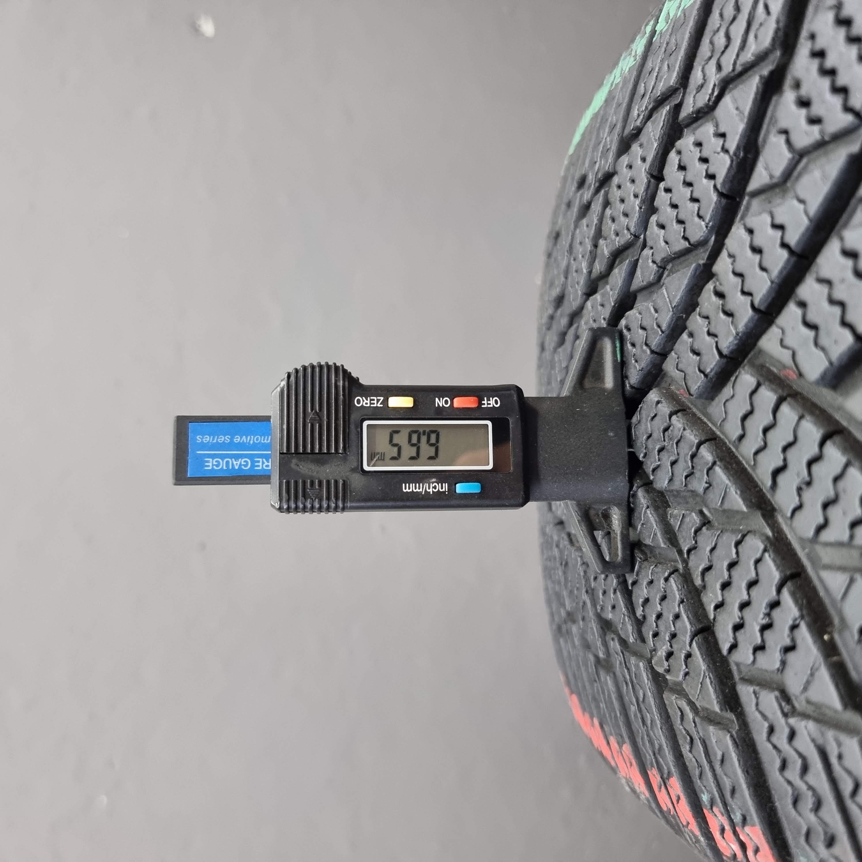 Firestone WINTERHAWK 4 255/45 R20