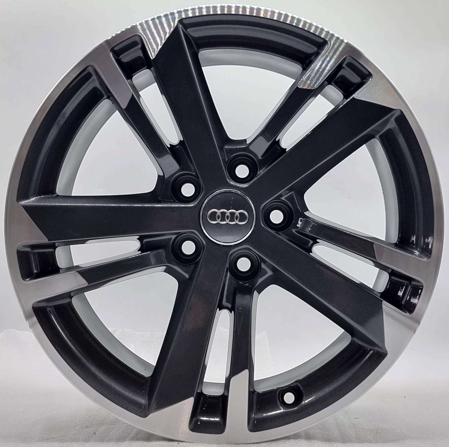 Audi Q3 A3 83A601025F