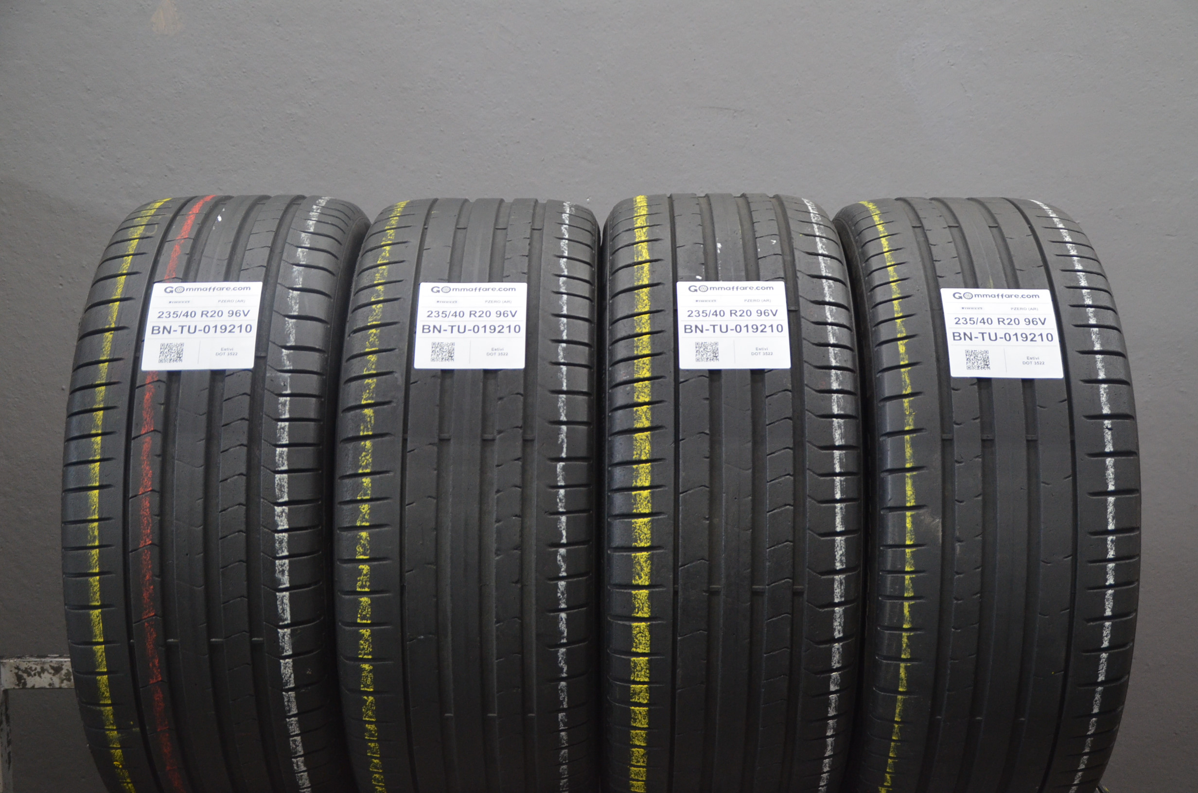 Pirelli PZERO (AR) 235/40 R20