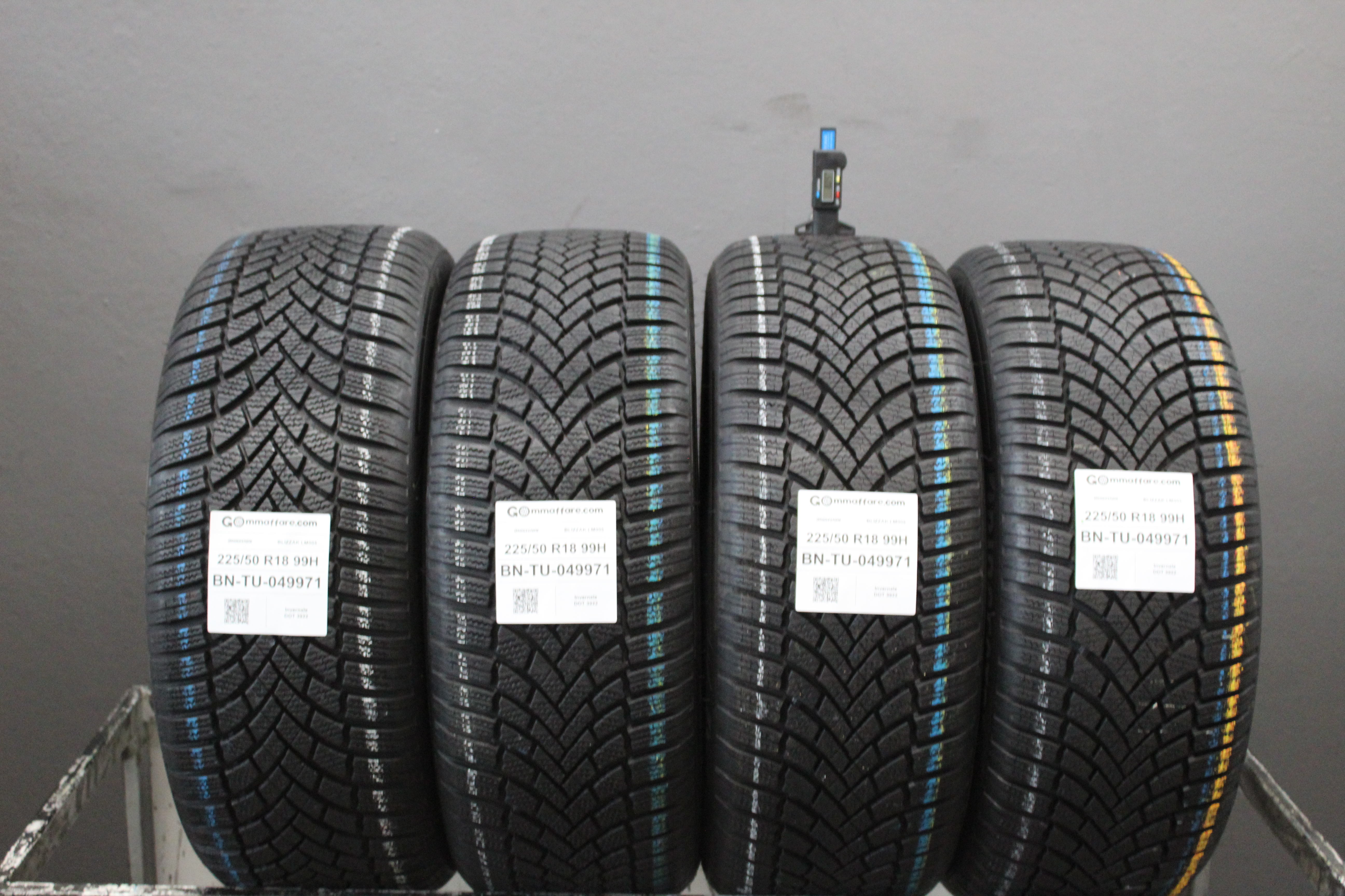Bridgestone BLIZZAK LM005 225/50 R18