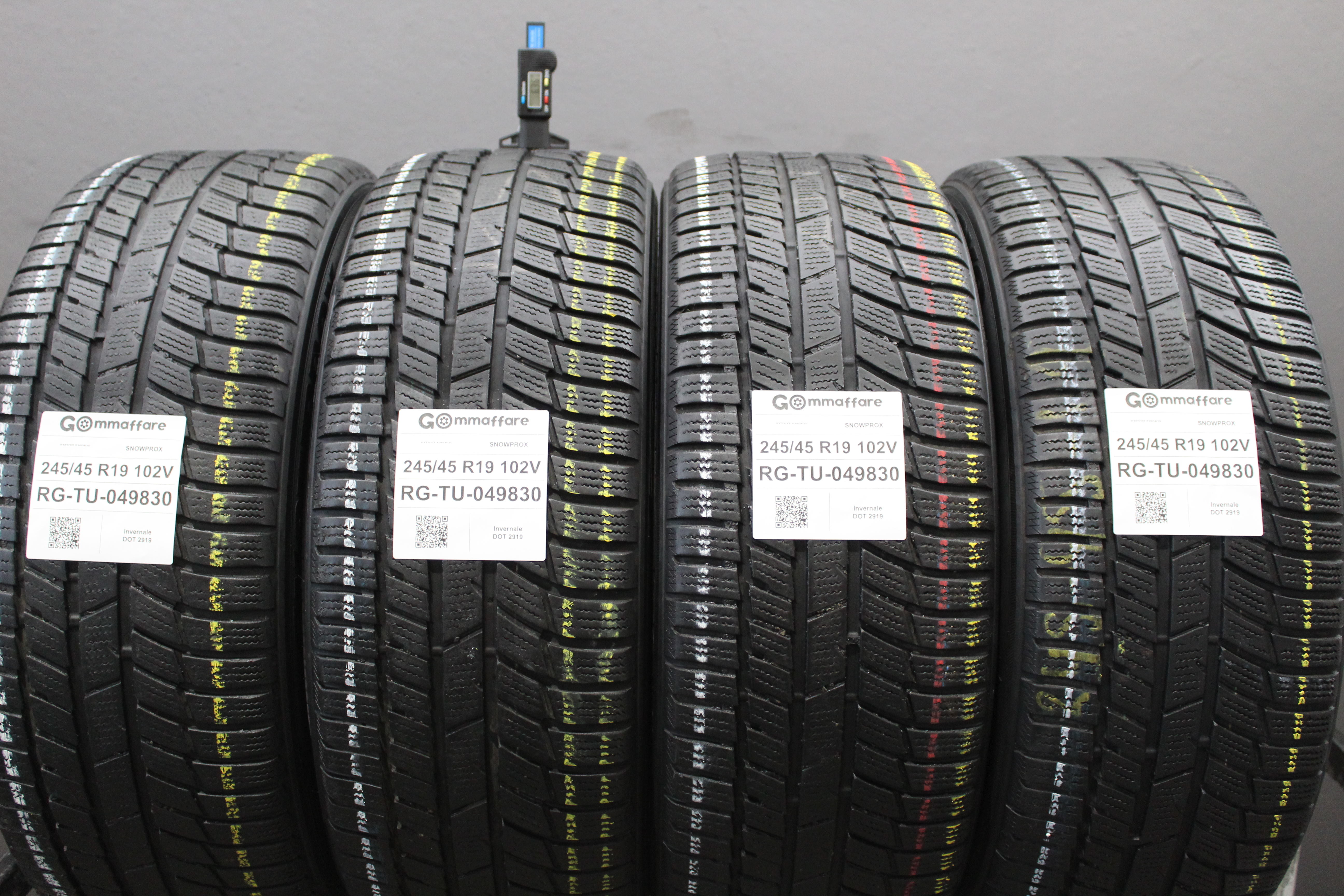 Toyo SNOWPROX 245/45 R19