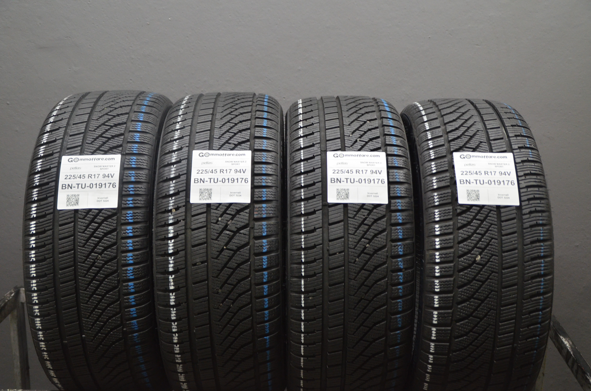 Petlas SNOW MASTER 2 SPORT 225/45 R17