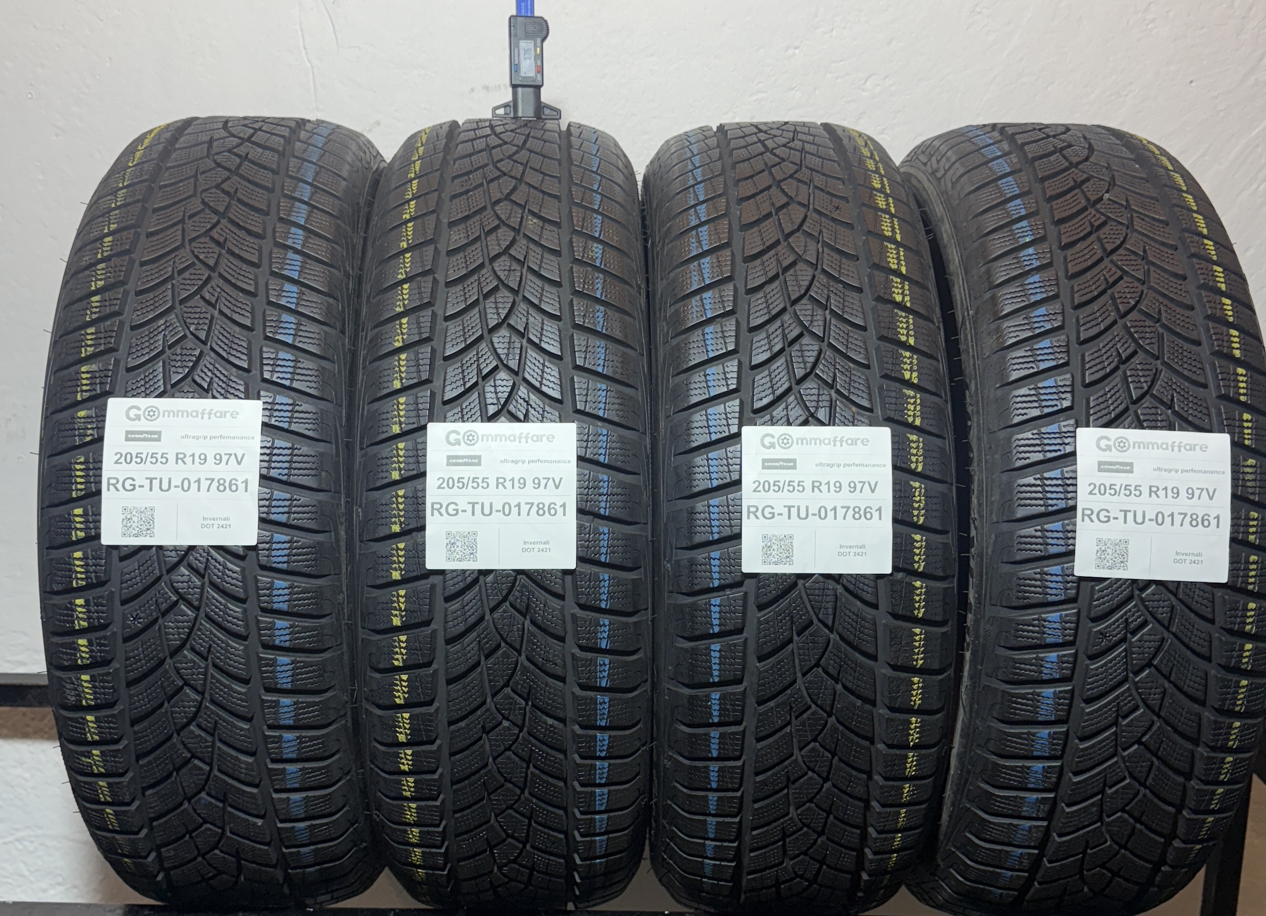 Goodyear ultragrip perfemanance 205/55 R19