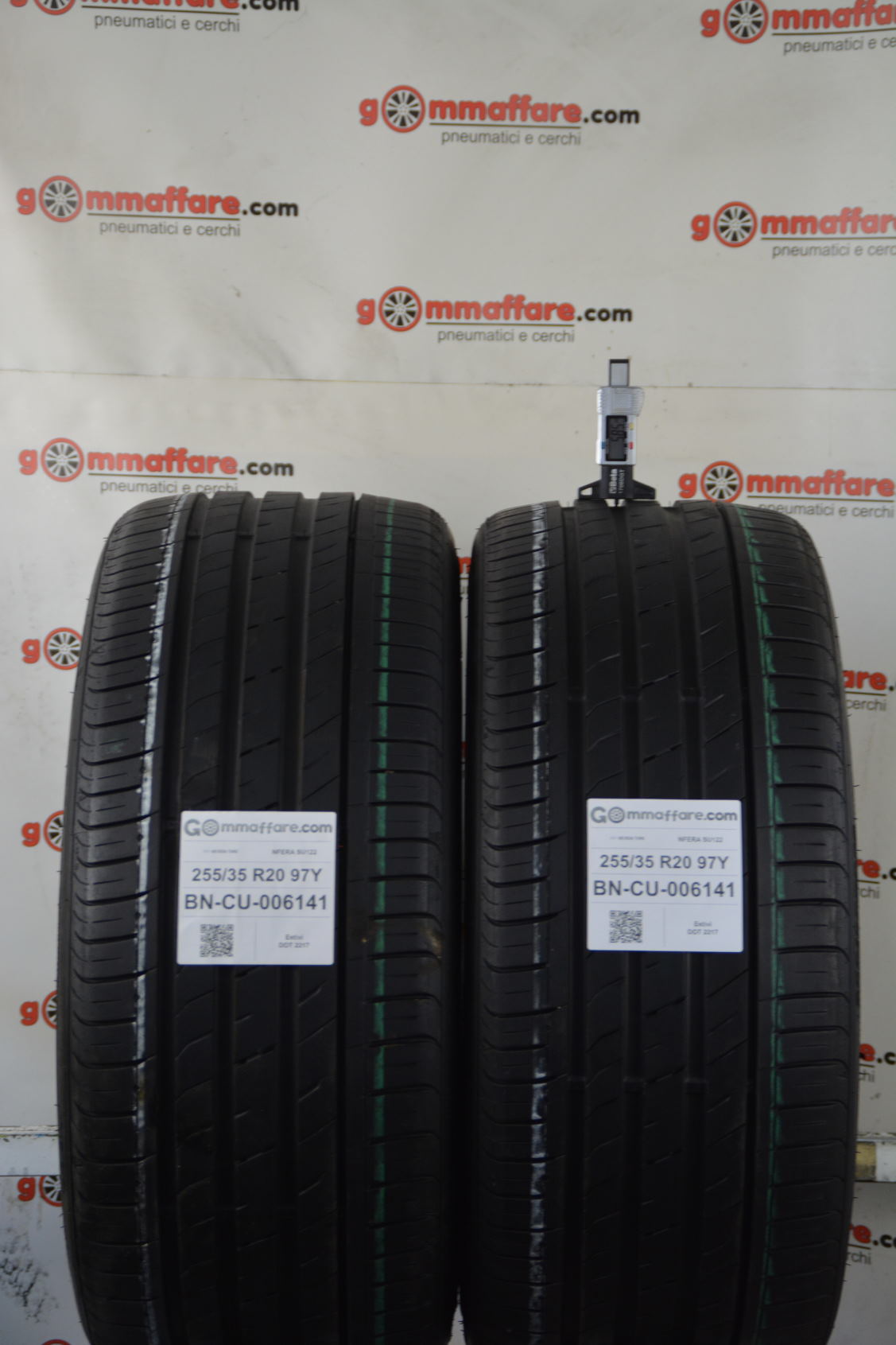 Nexen Tire NFERA SU1 255/35 R20