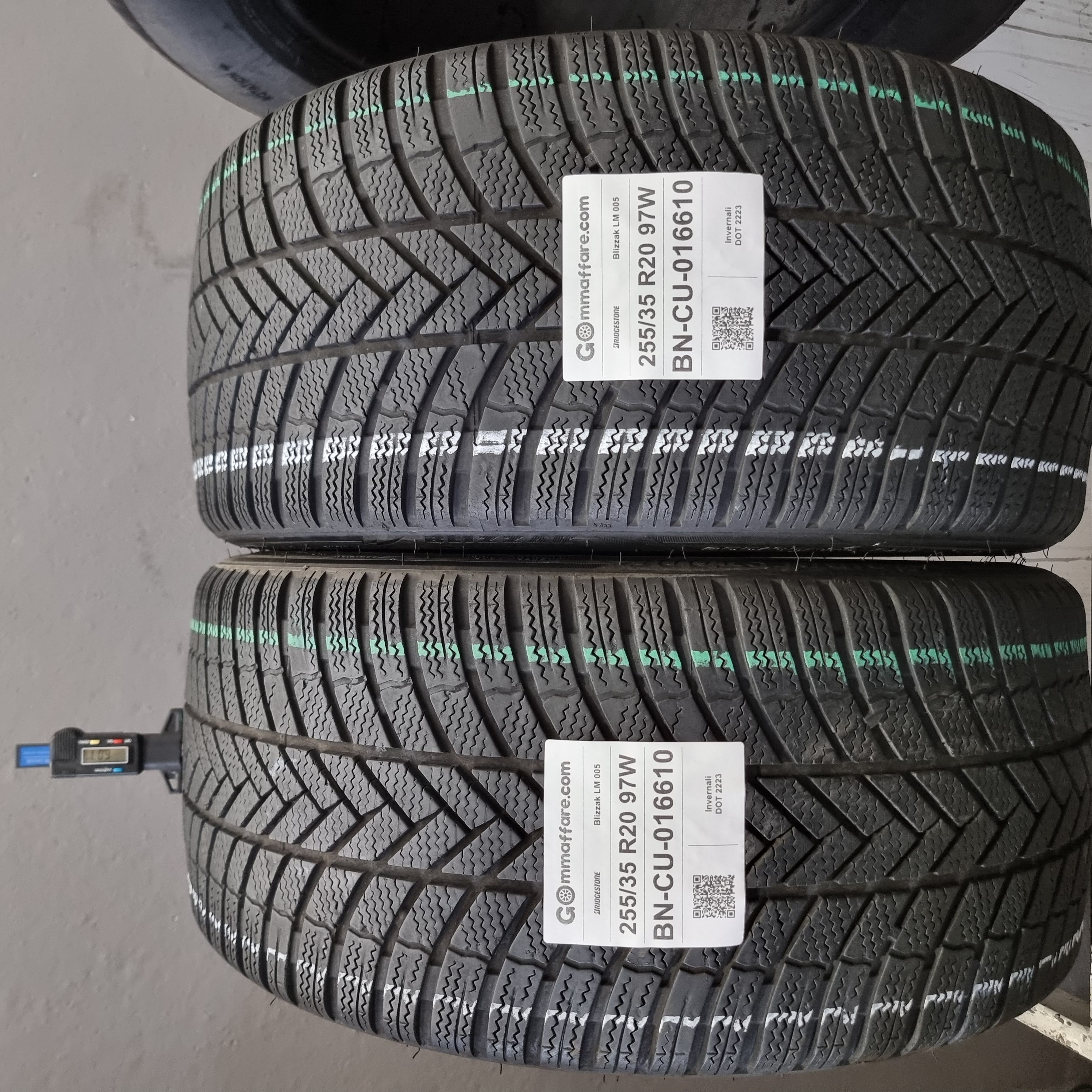Bridgestone Blizzak LM 005 255/35 R20