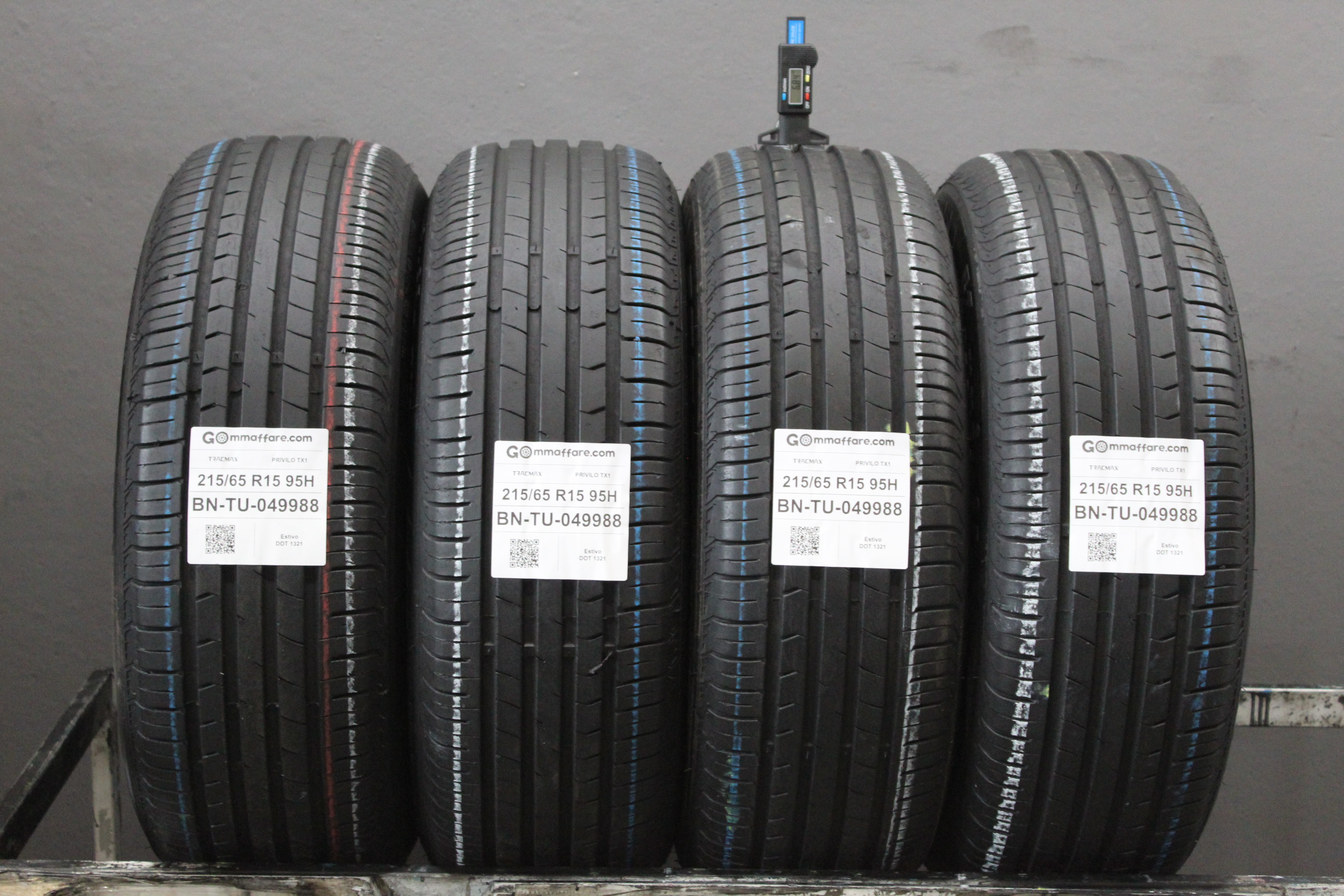 Tracmax PRIVILO TX1 215/65 R15
