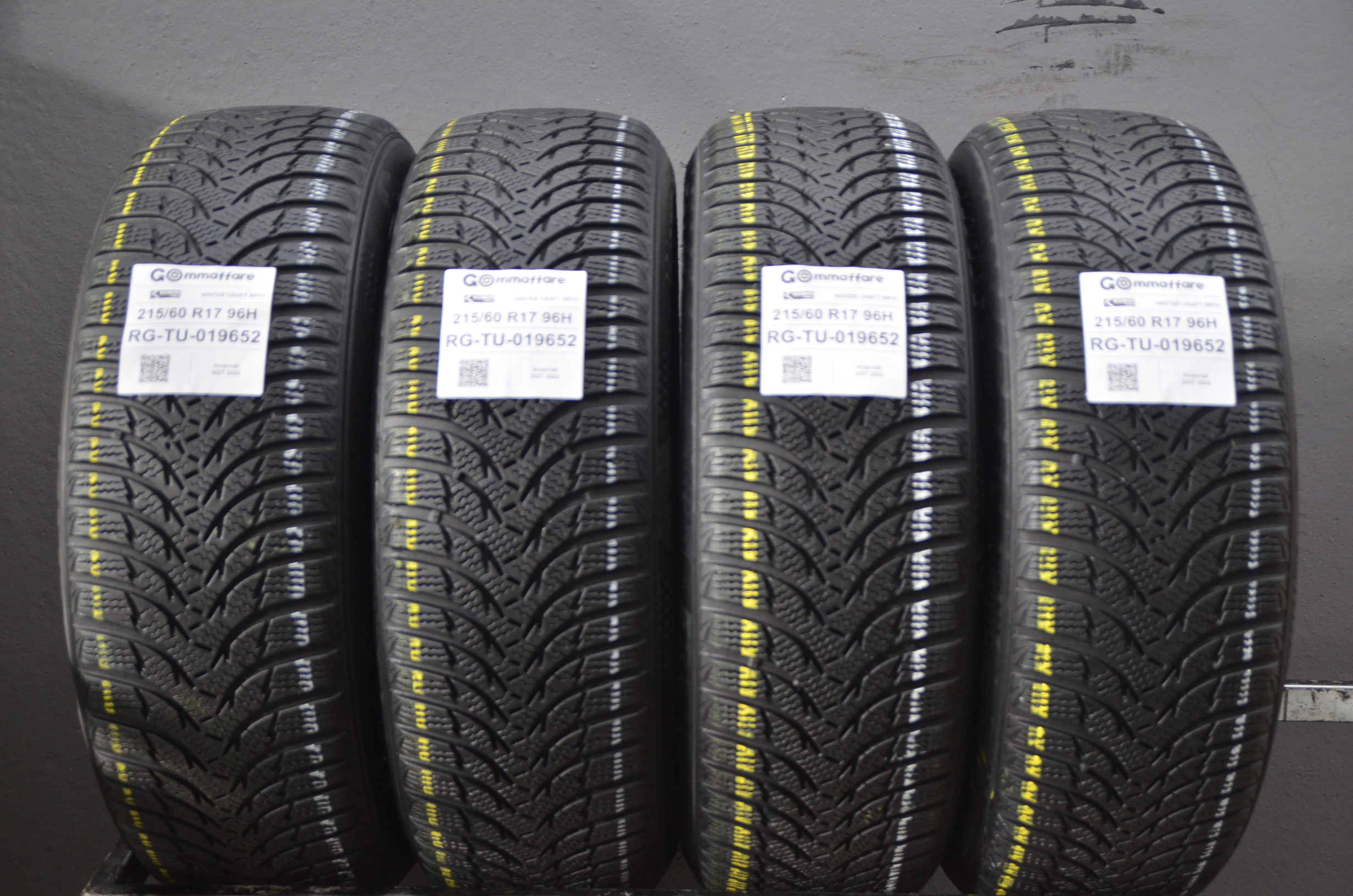 Kumho Tire WINTER CRAFT WP51 215/60 R17