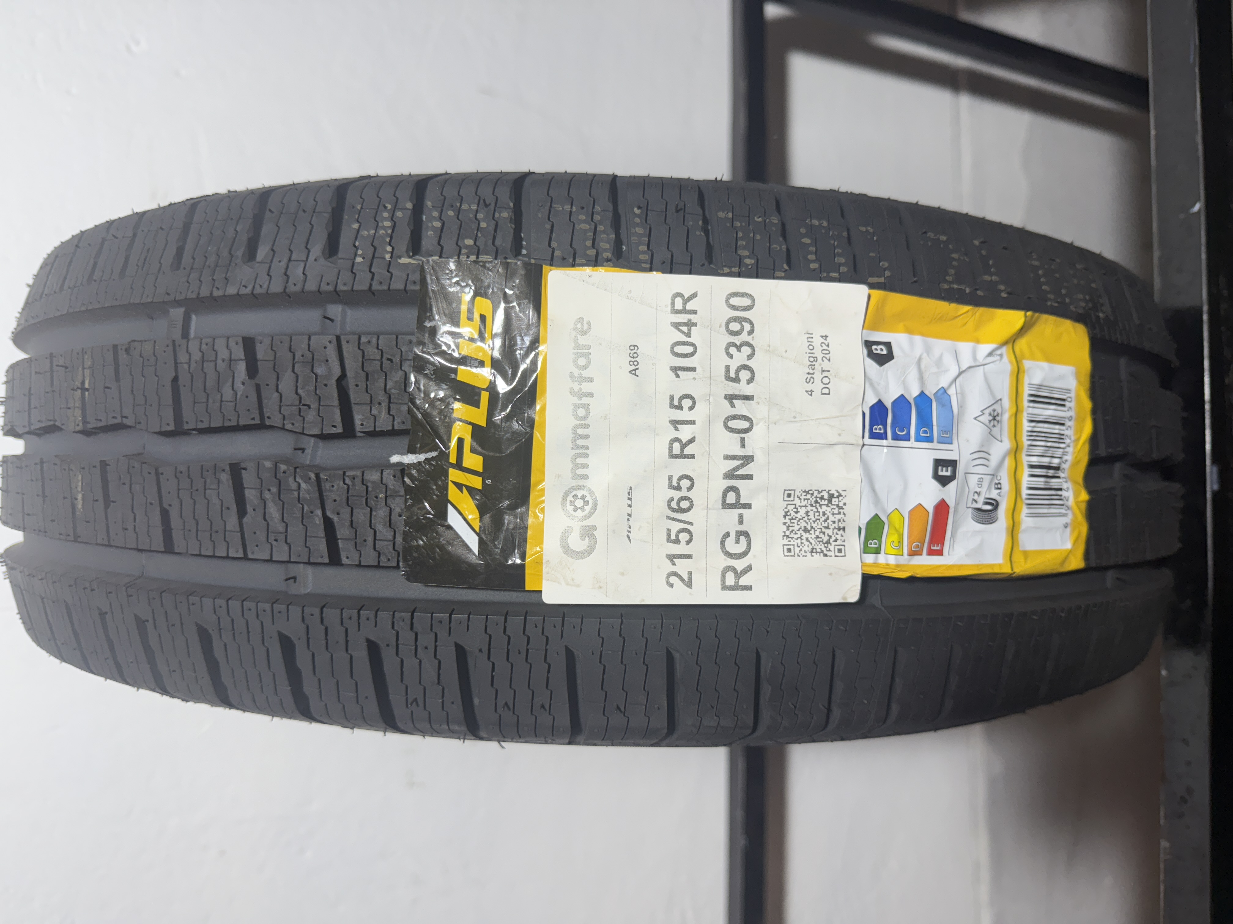 Aplus A869 215/65 R15