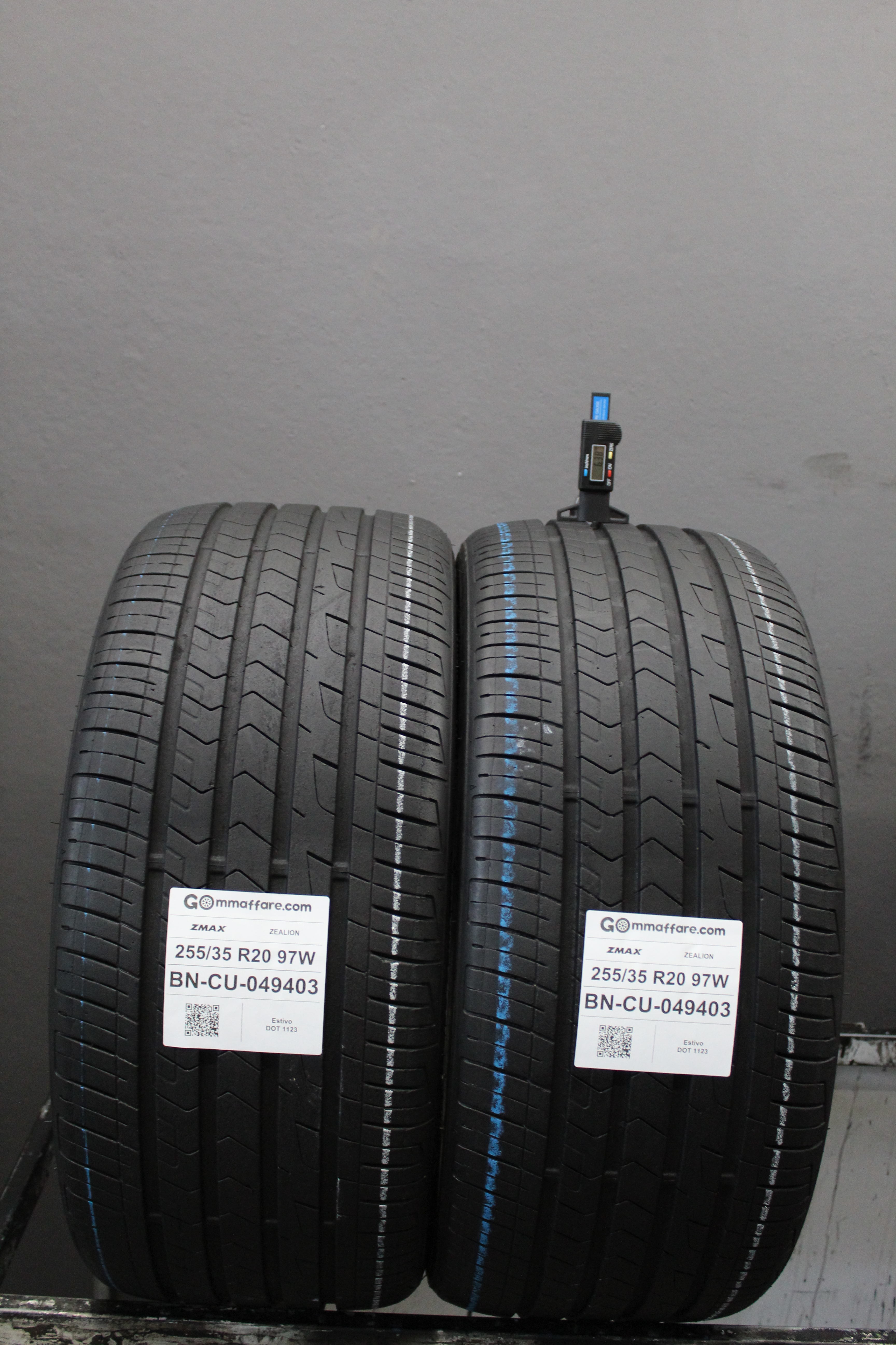 Zmax ZEALION 255/35 R20