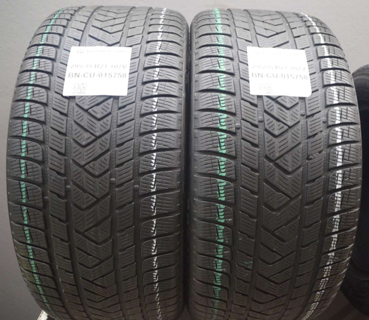 Pirelli SCORPION WINTER MGT 295/35 R21