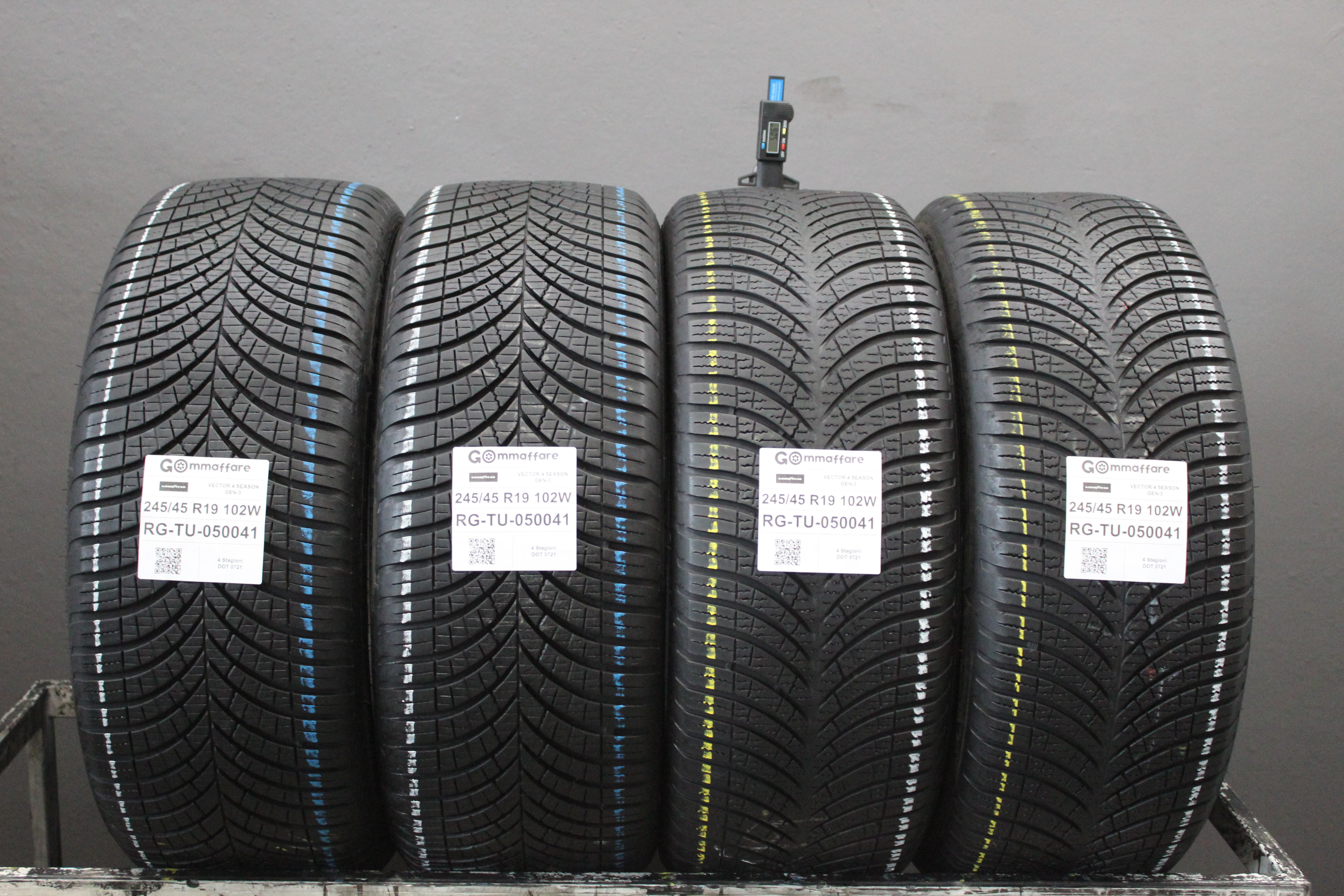 Goodyear VECTOR 4 SEASON GEN-3 245/45 R19