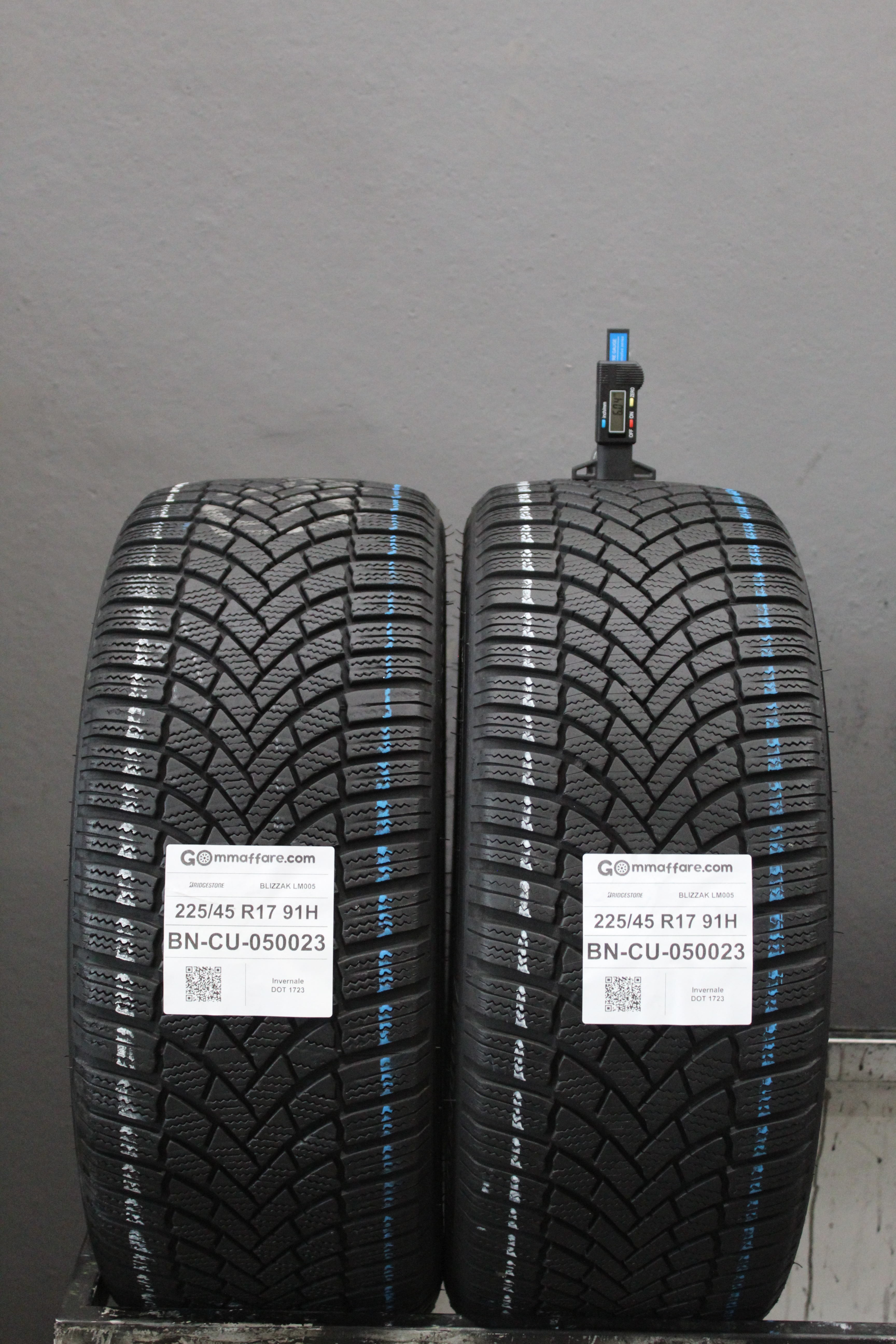 Bridgestone BLIZZAK LM005 225/45 R17