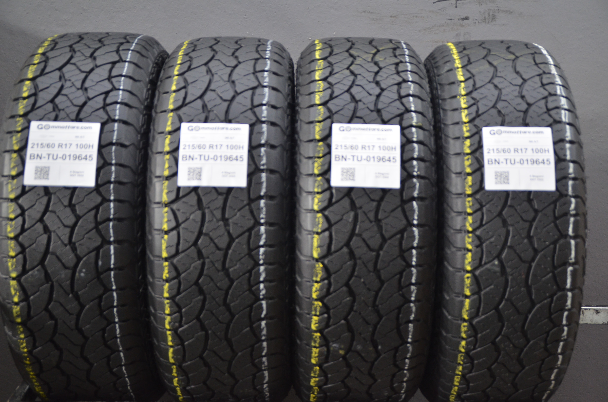 Momo Tires M8 A/T 215/60 R17