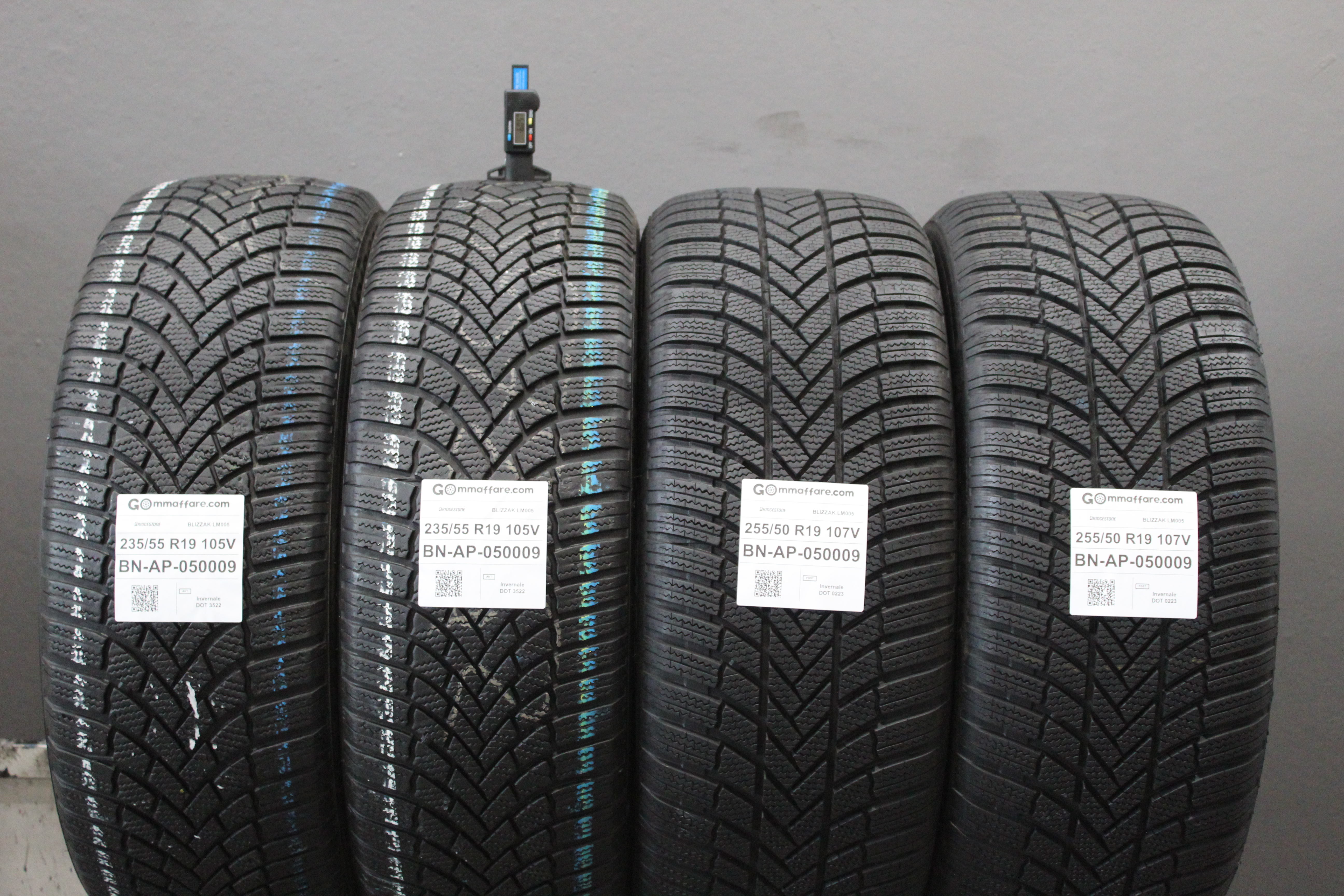 Bridgestone BLIZZAK LM005 235/55 R19
