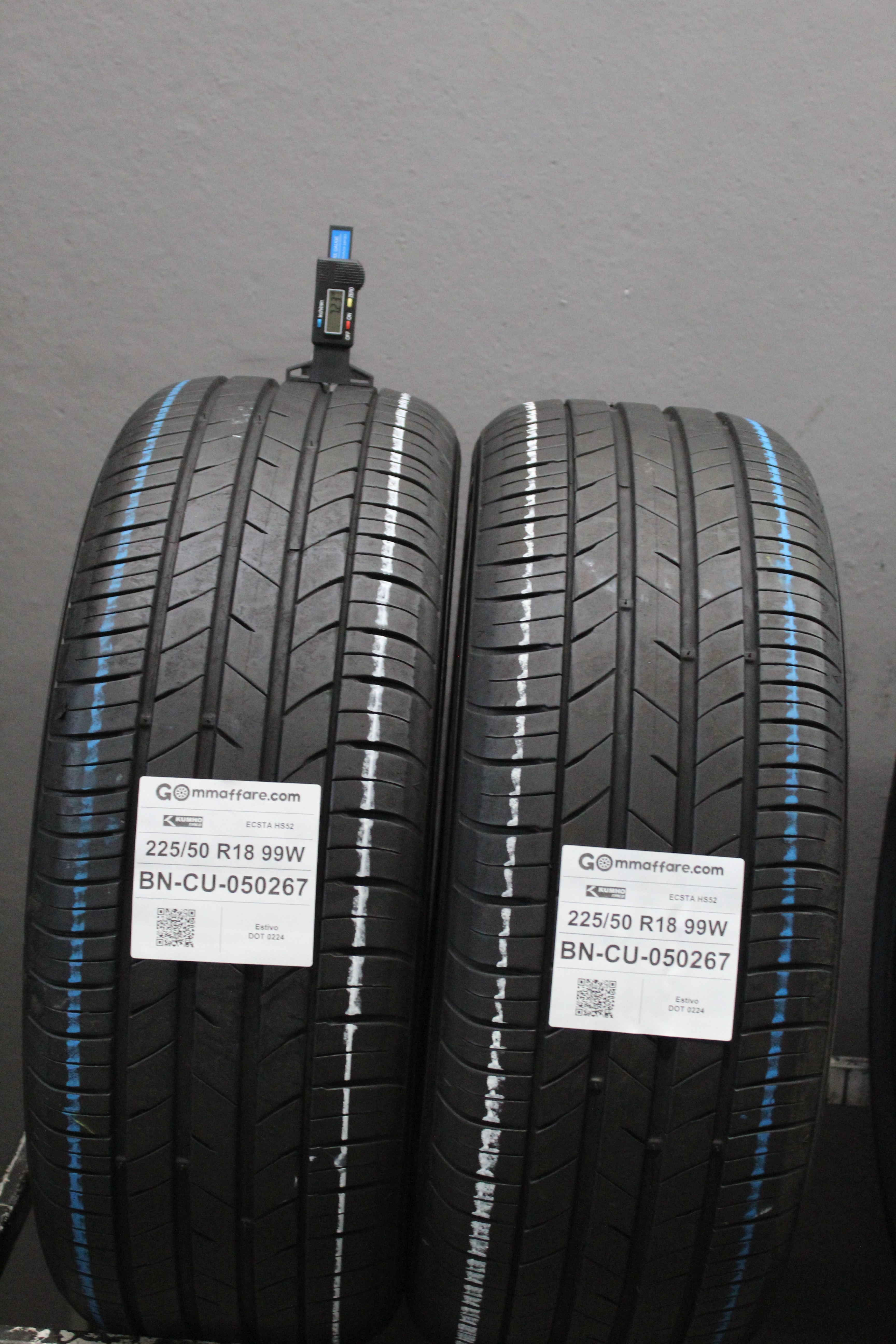 Kumho Tire ECSTA HS52 225/50 R18