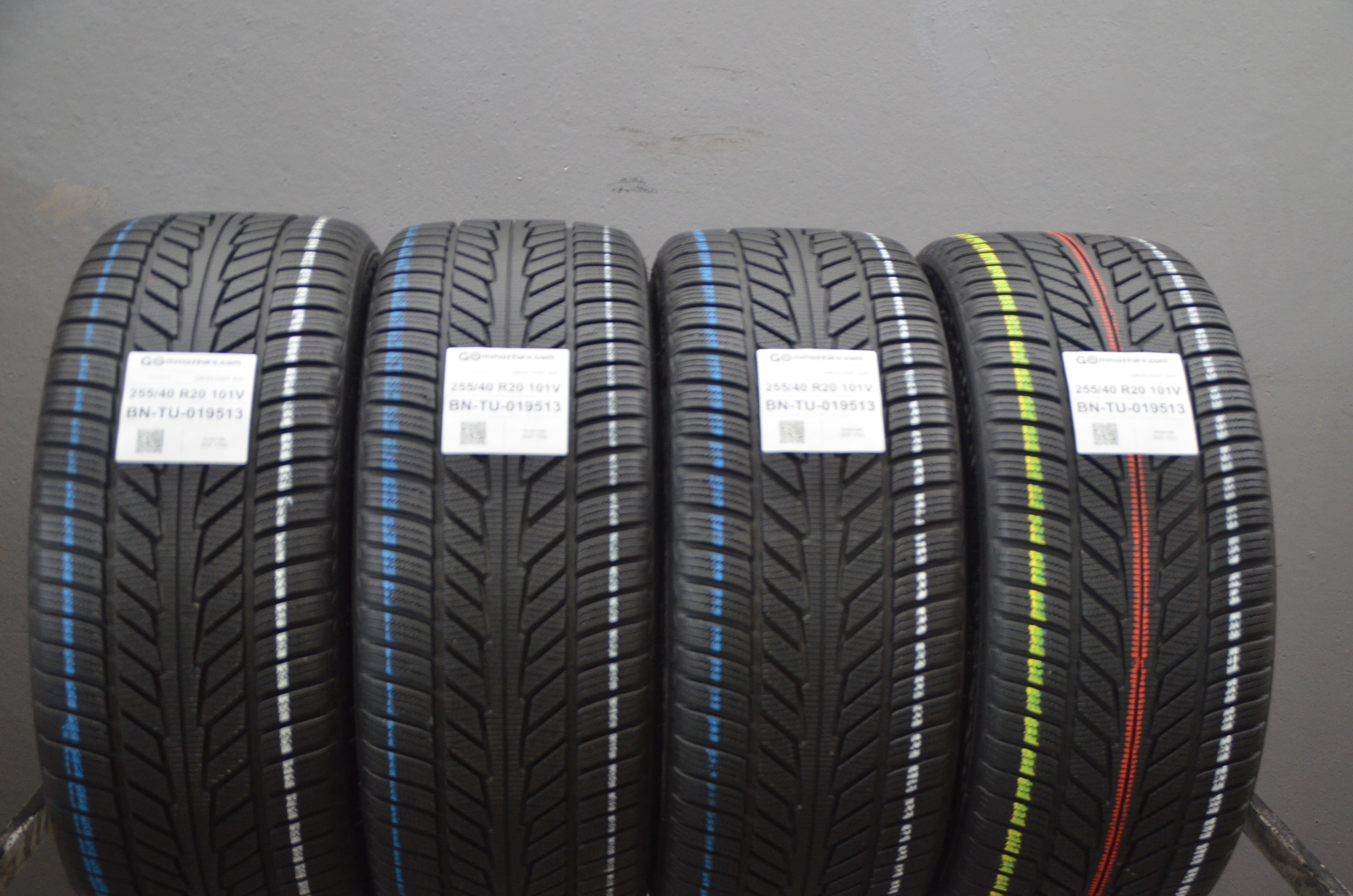Hankook ION-EV ICEPT SUV 255/40 R20