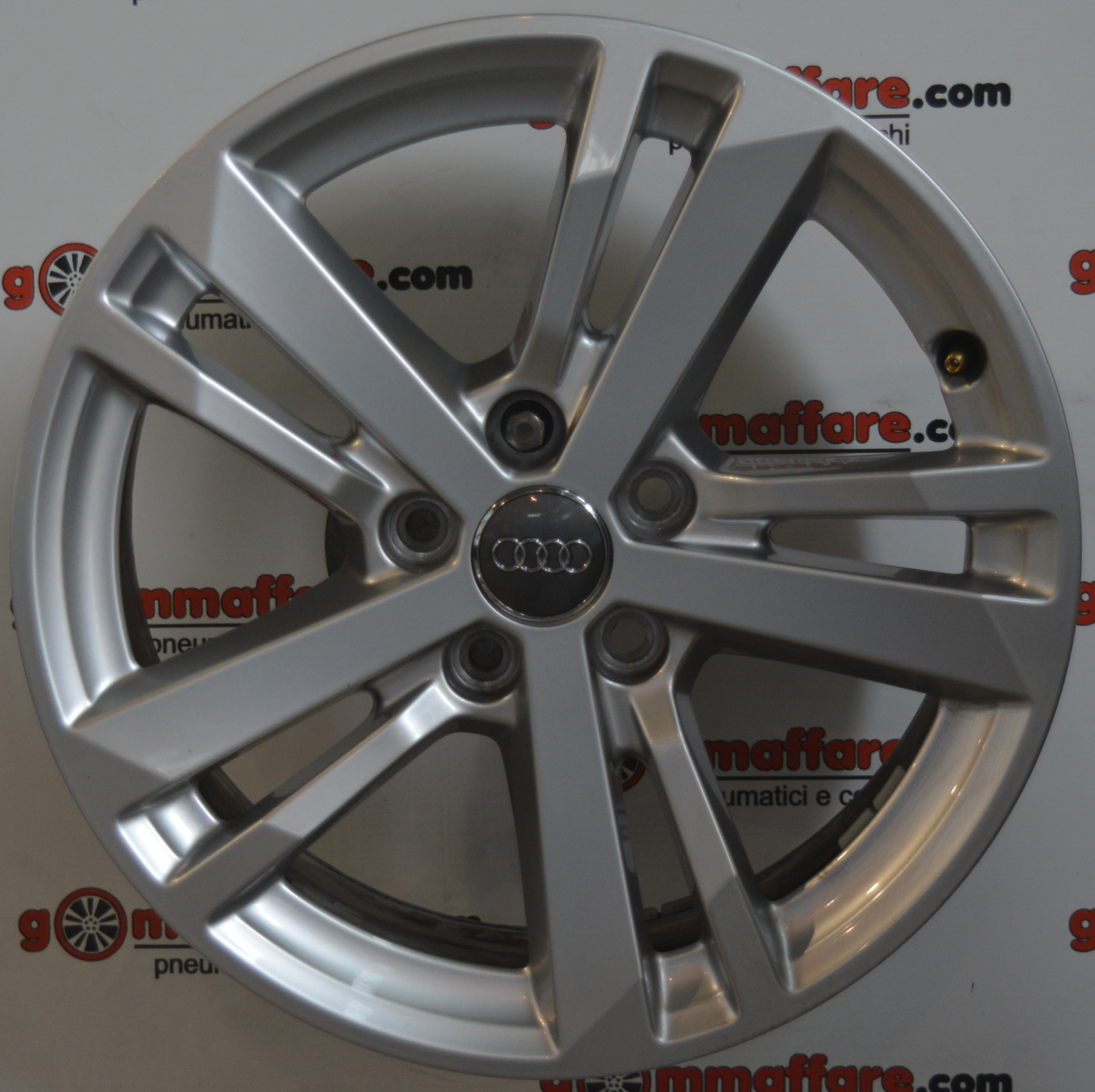 Audi Q3 A3 - 83A601025F