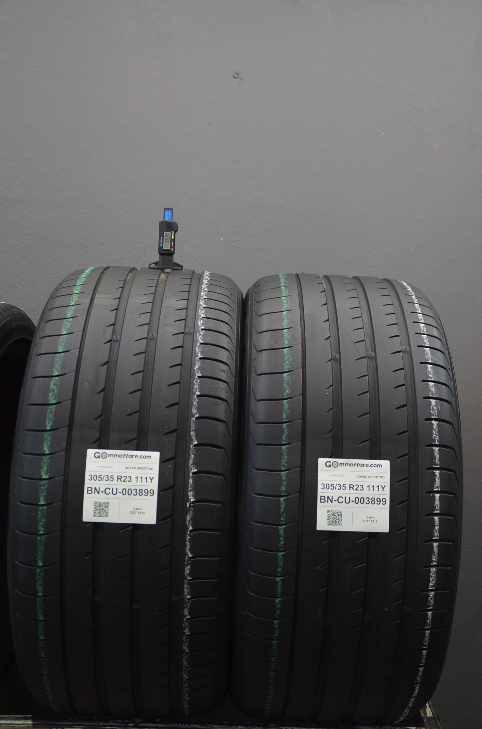 Yokohama ADVAN SPORT MO 305/35 R23