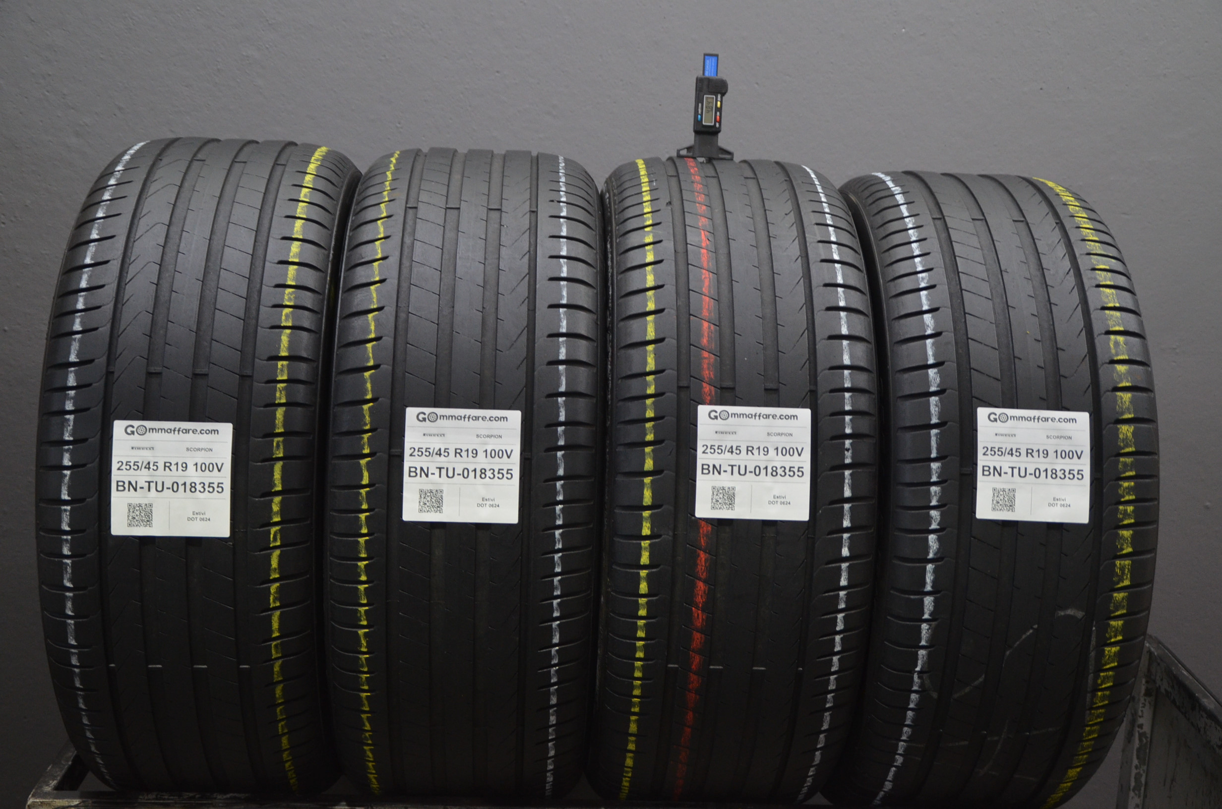 Pirelli SCORPION 255/45 R19