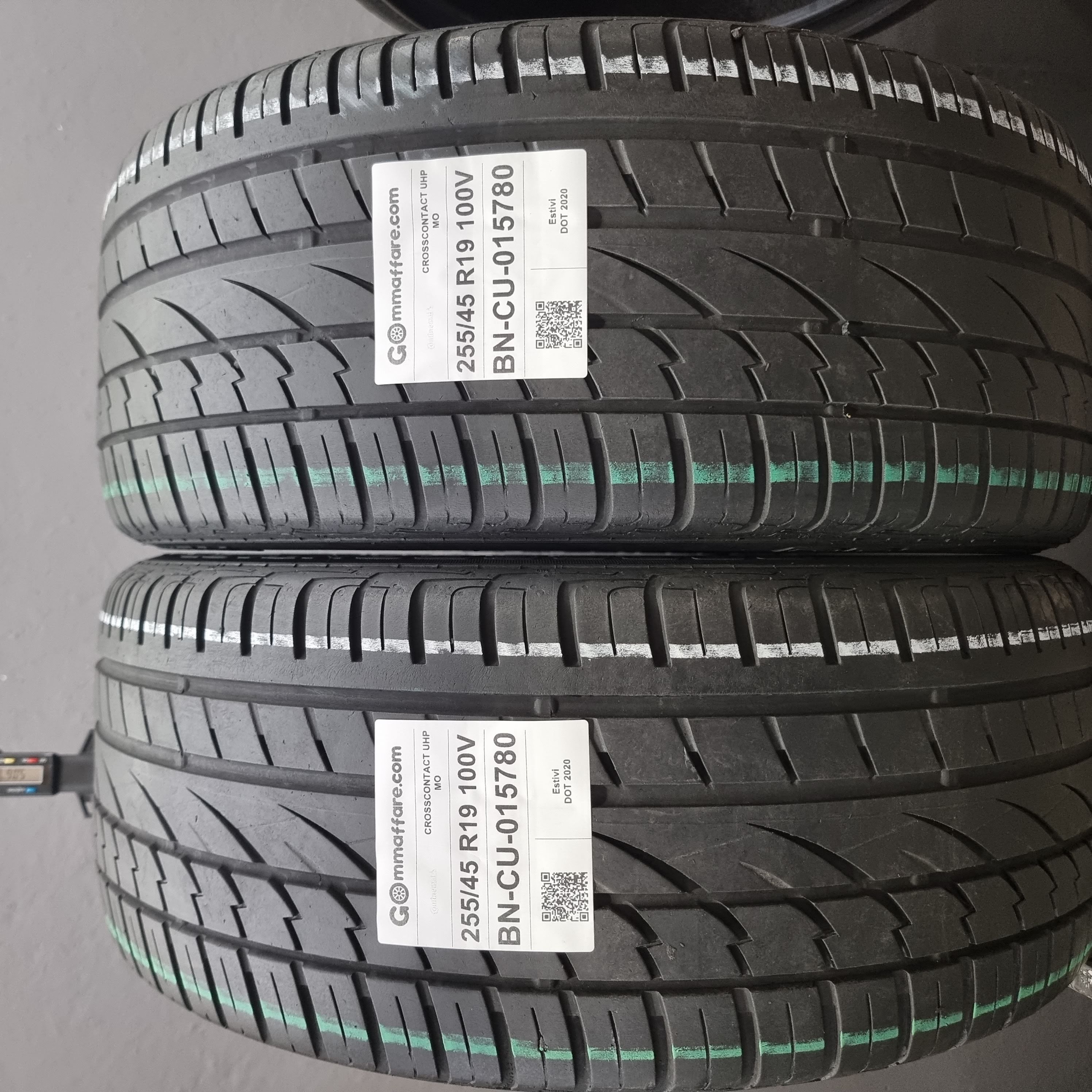 Continental CROSSCONTACT UHP MO 255/45 R19