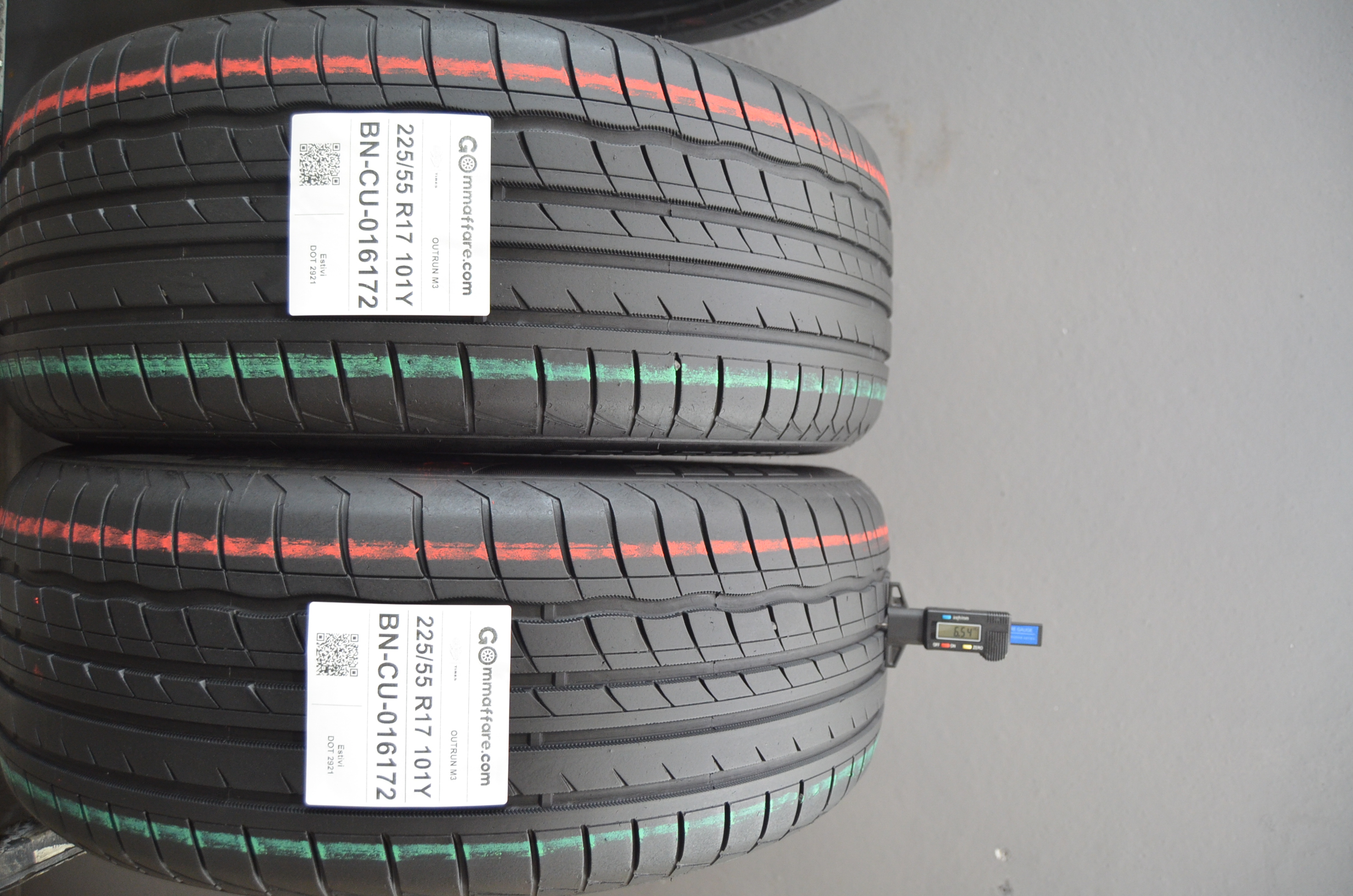 Momo Tires OUTRUN M3 225/55 R17