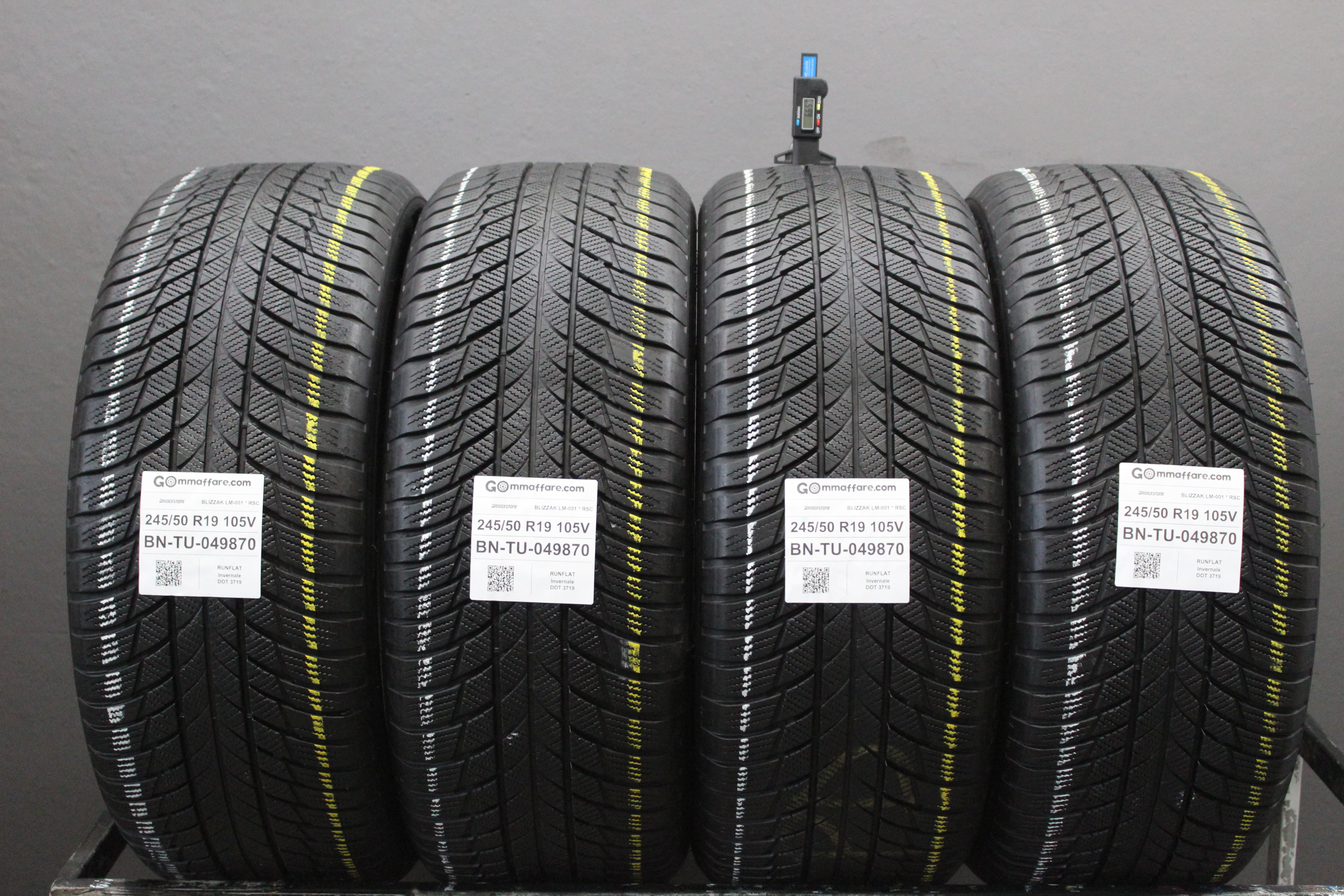 Bridgestone BLIZZAK LM-001 * RSC 245/50 R19