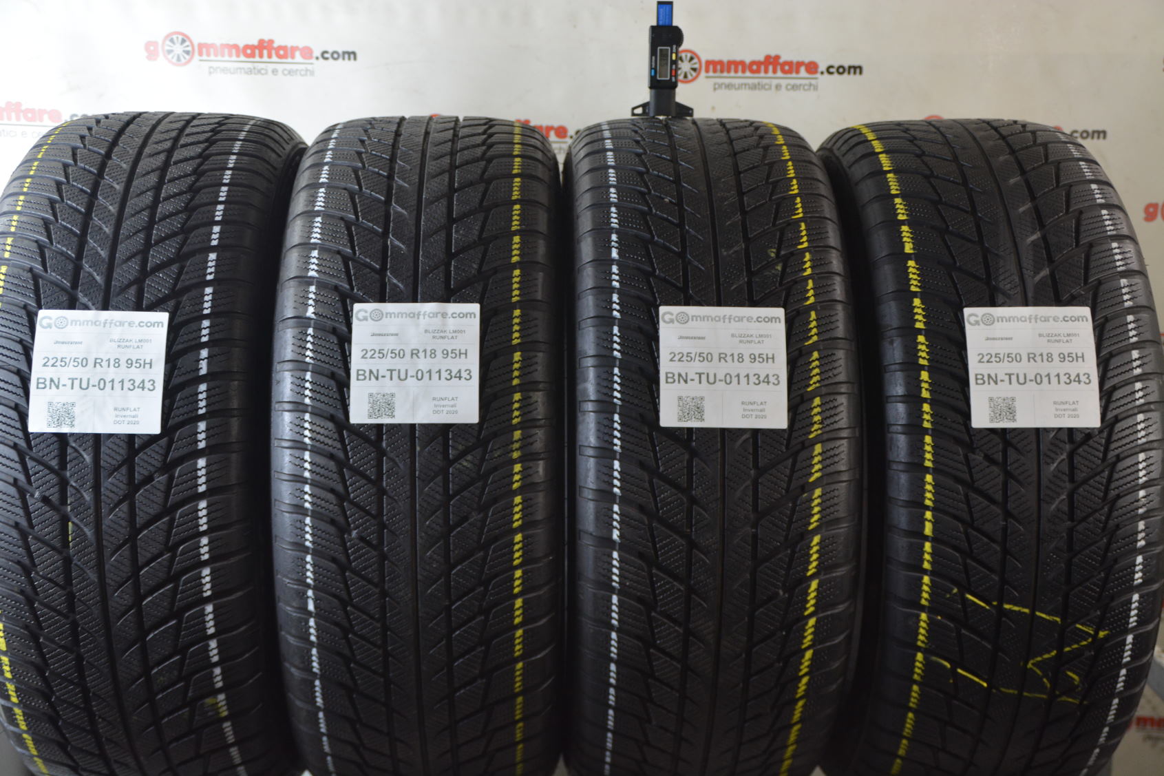 Bridgestone BLIZZAK LM001 RUNFLAT