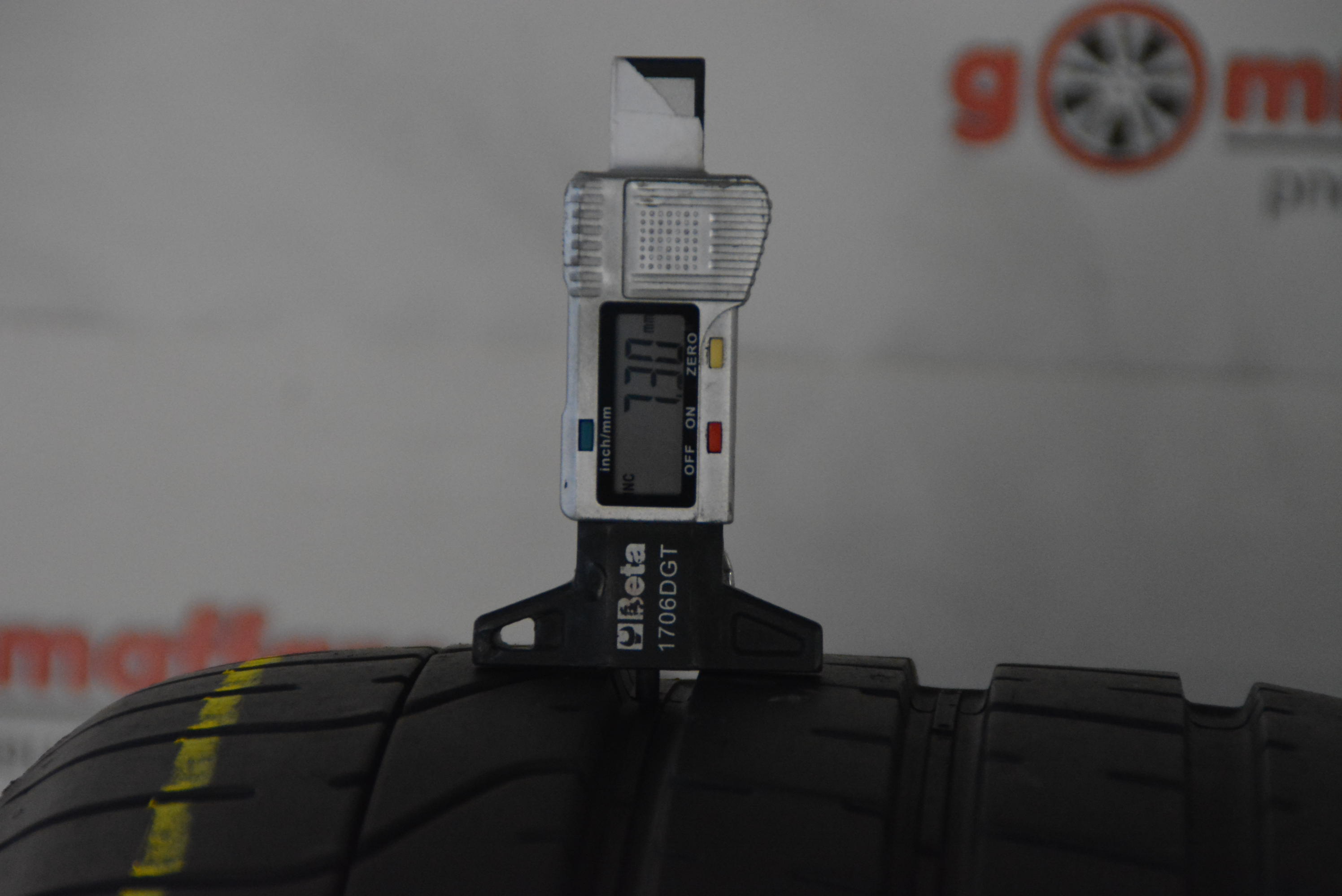 Pirelli P ZERO 285/40 R19