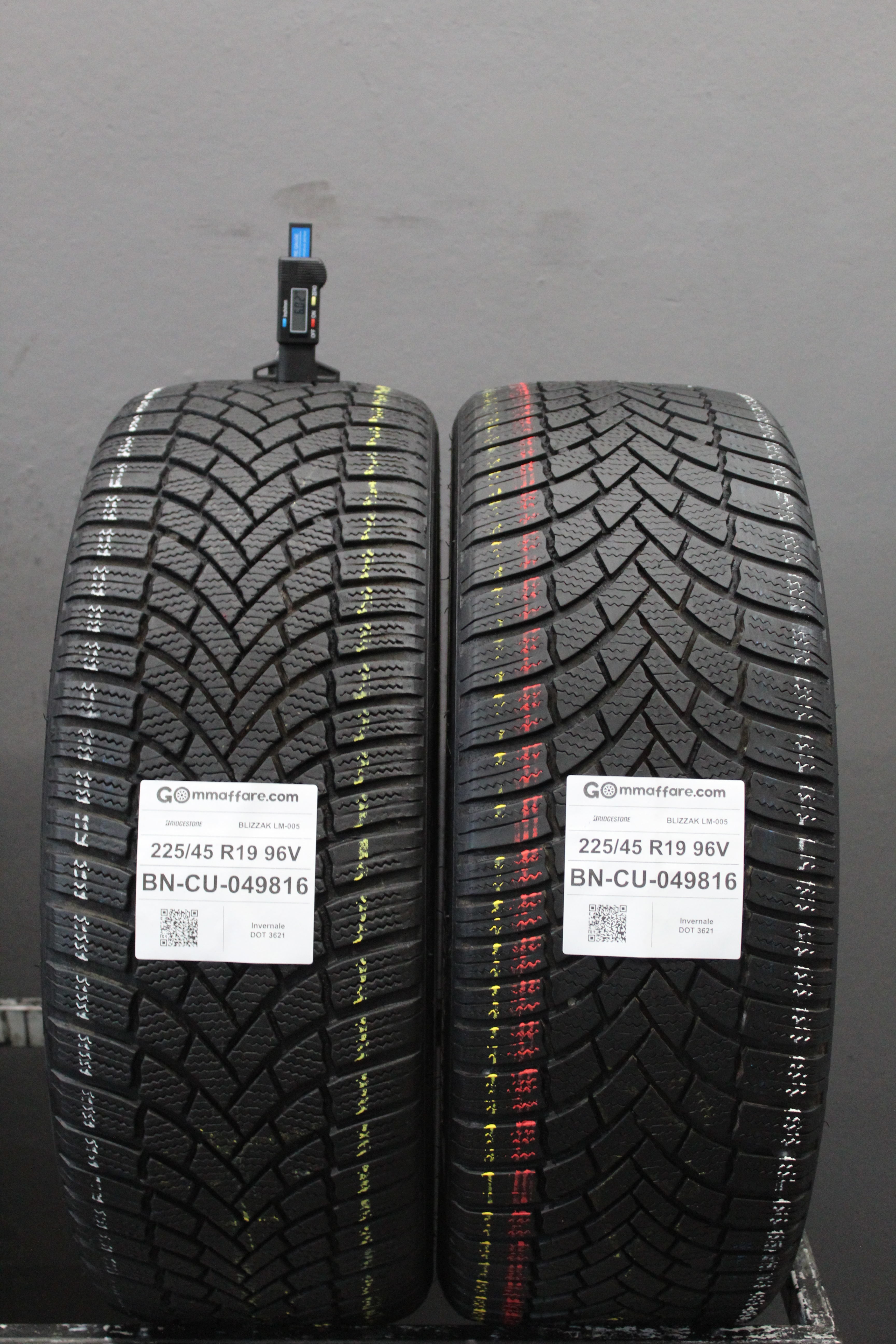 Bridgestone BLIZZAK LM-005 225/45 R19