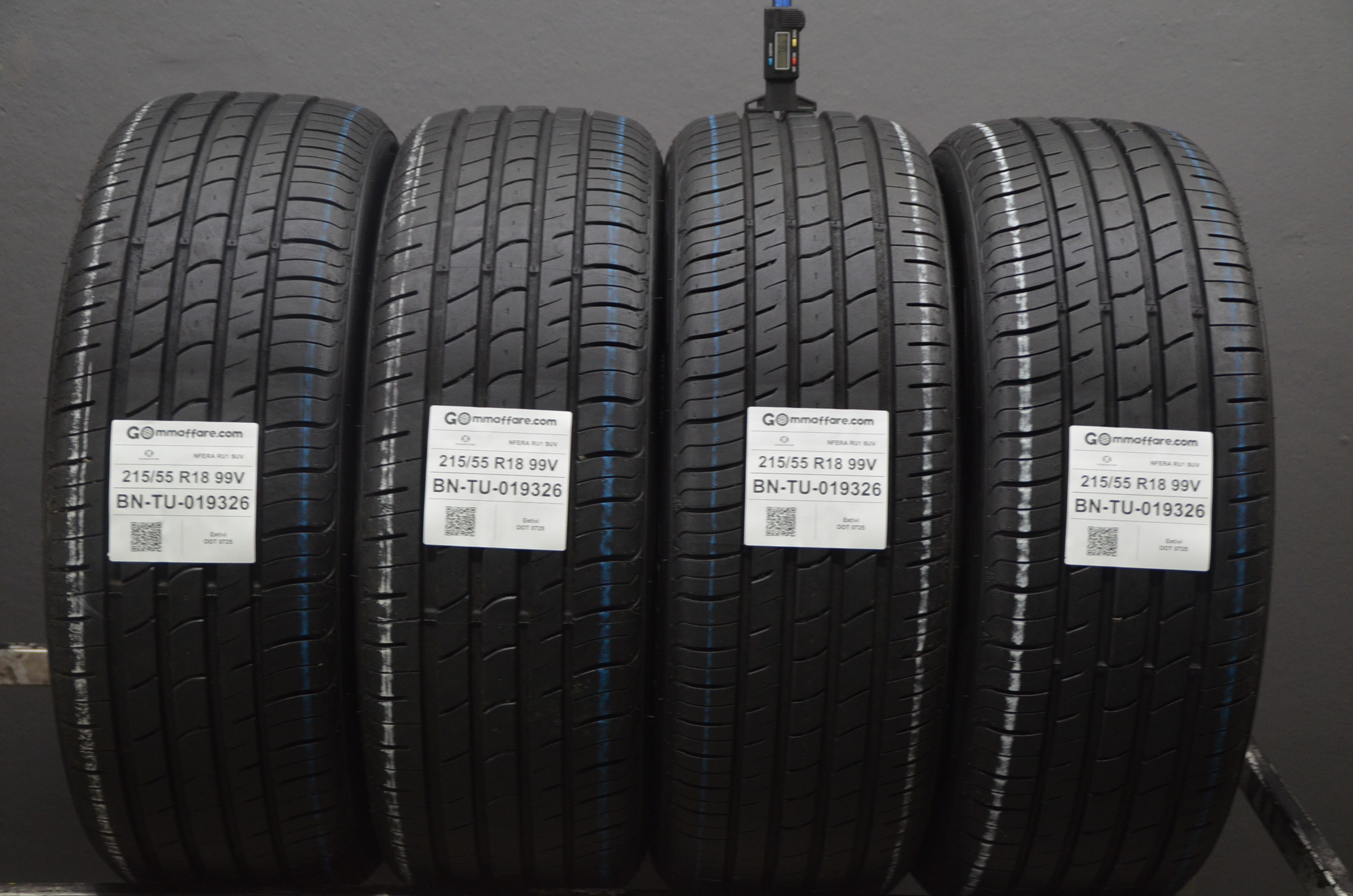 Roadstone NFERA RU1 SUV 215/55 R18