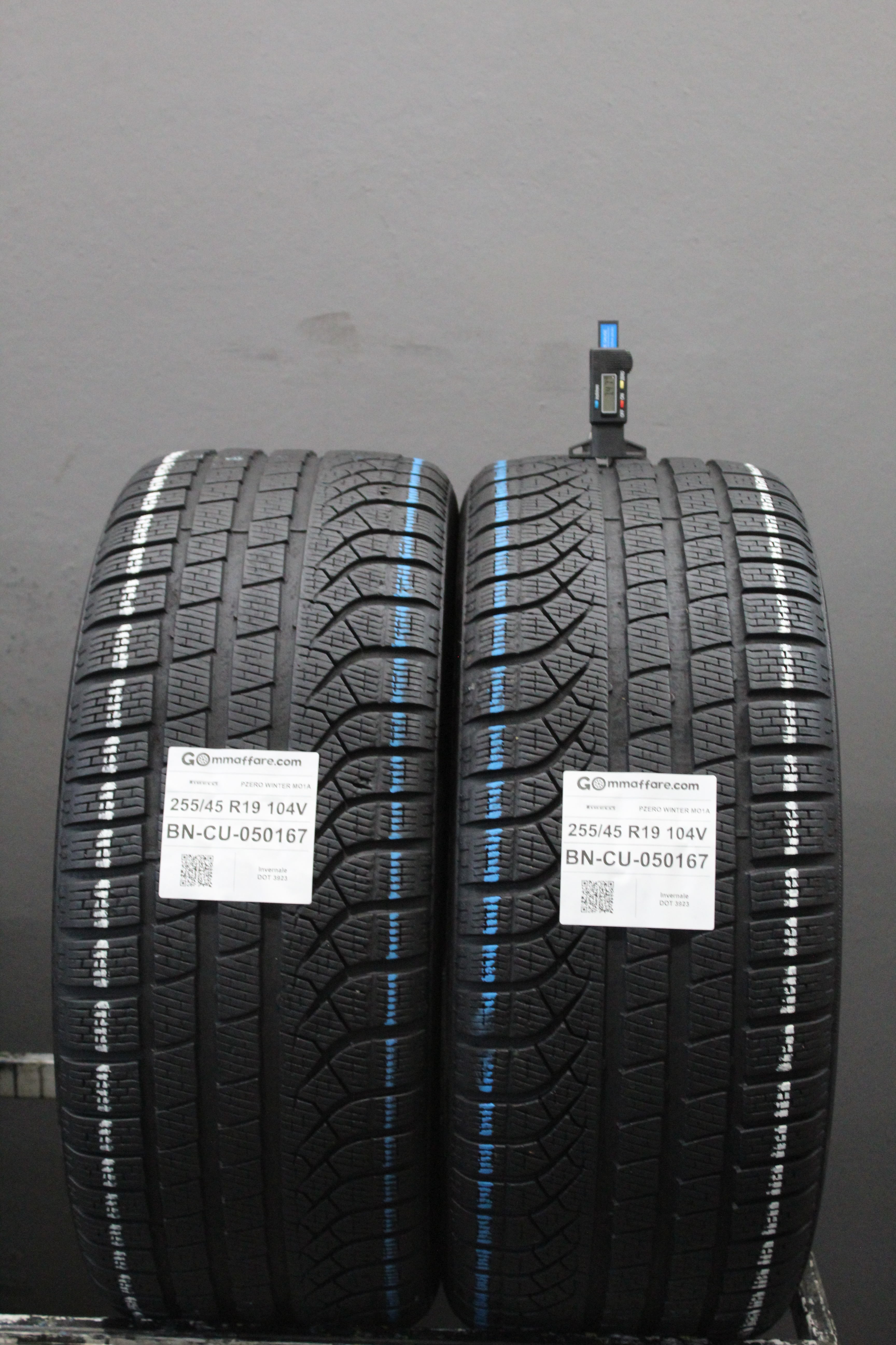 Pirelli PZERO WINTER MO1A 255/45 R19