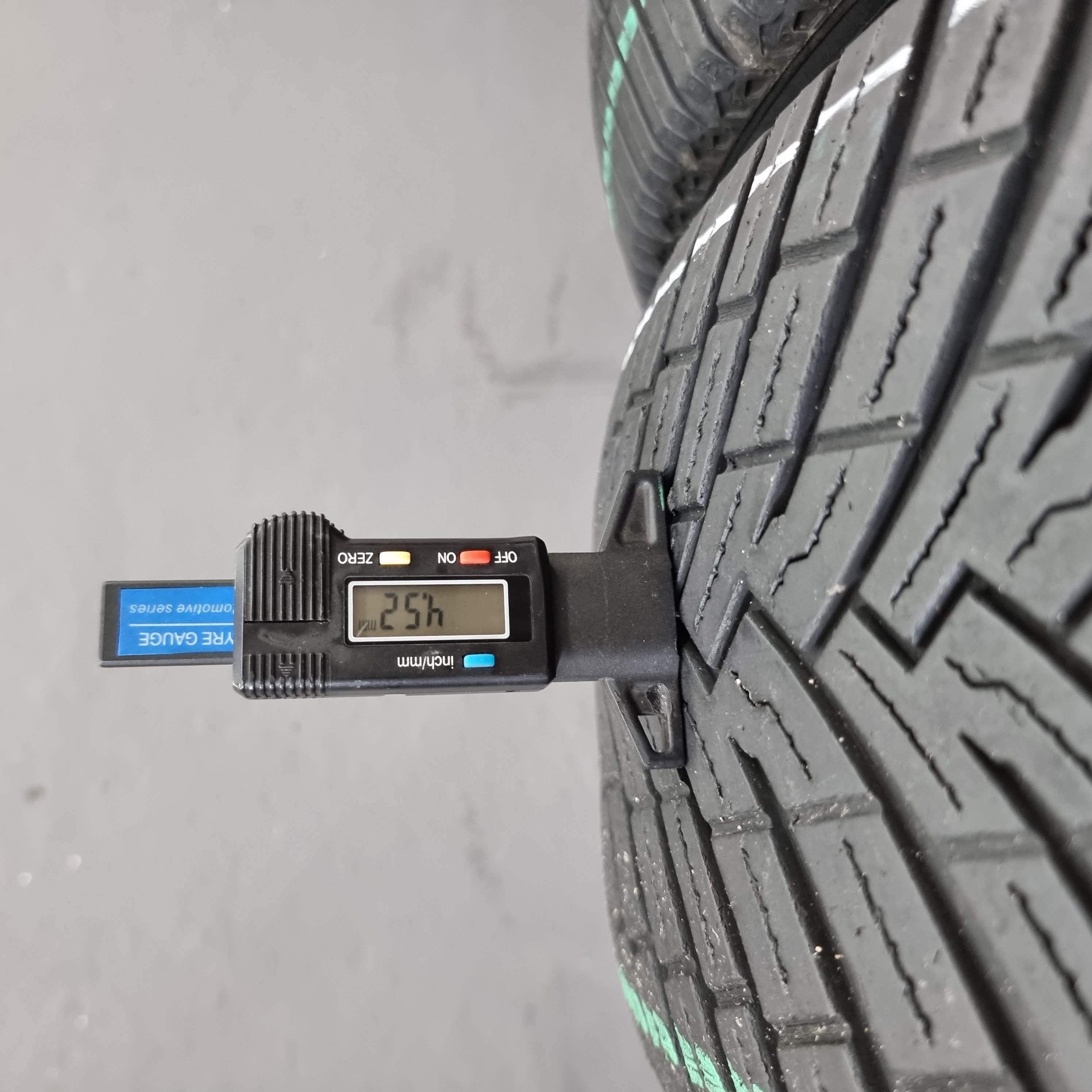 Pirelli SCORPION ALLSEASON SF2 235/60 R17