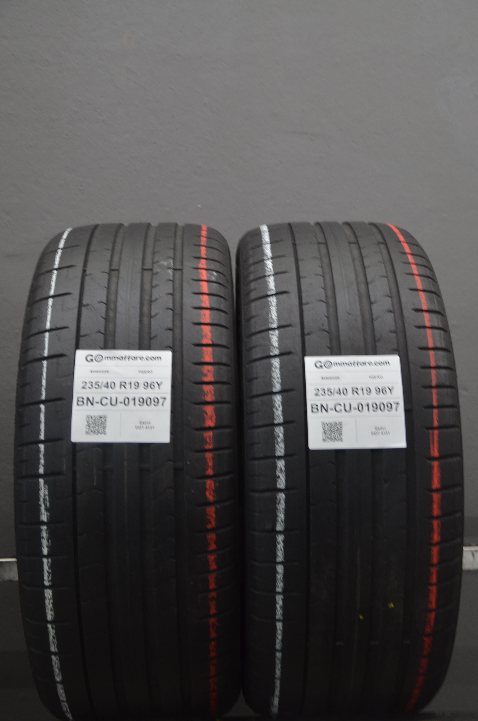 Pirelli PZERO 235/40 R19