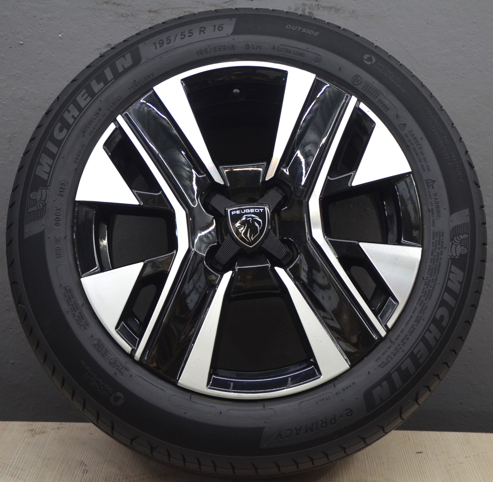 Peugeot 208 (NOMA) - 9851282880